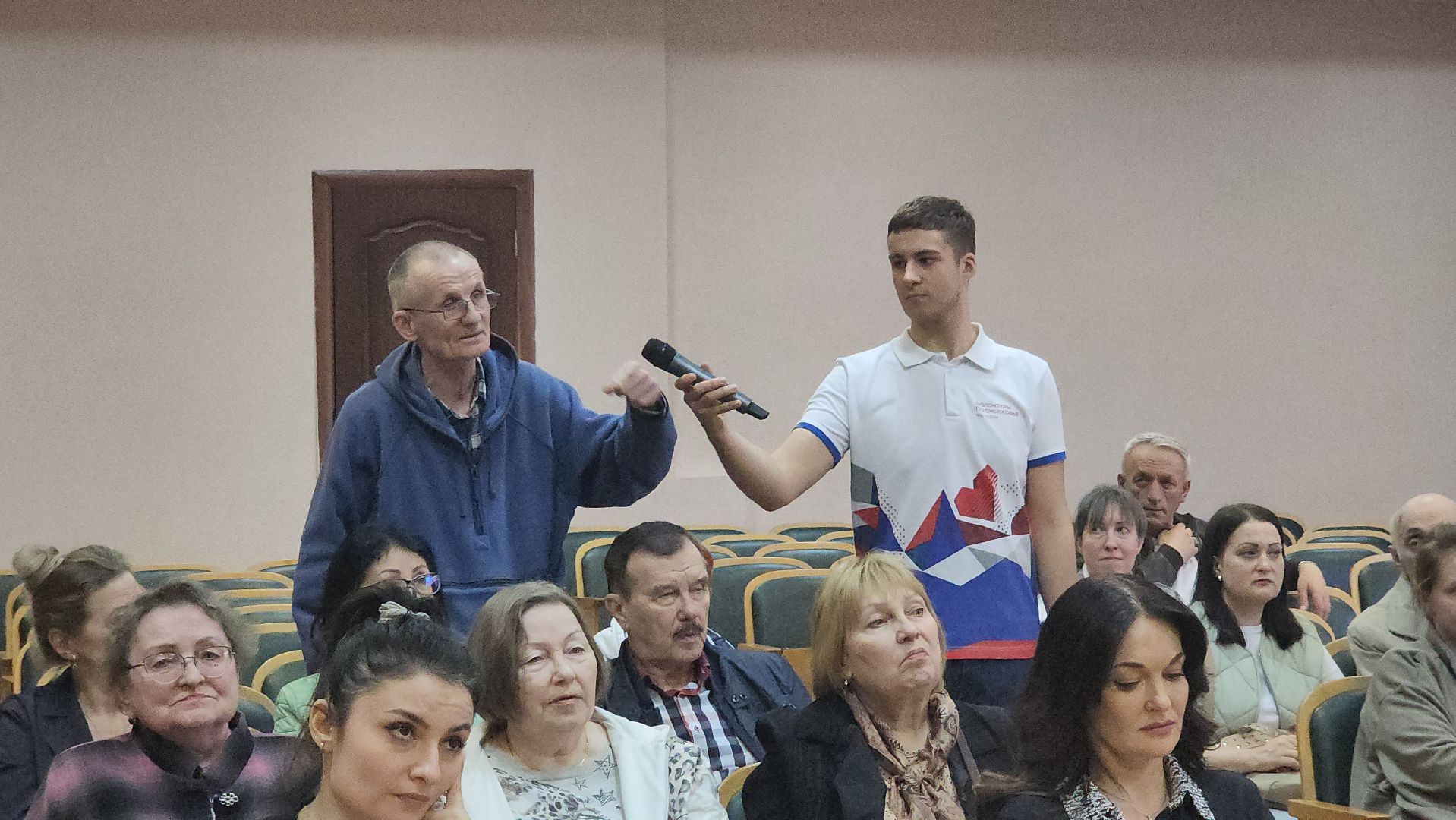 Люберцы, сквер на улице Побратимов, благоустройство, артист Леонид Серебренников,