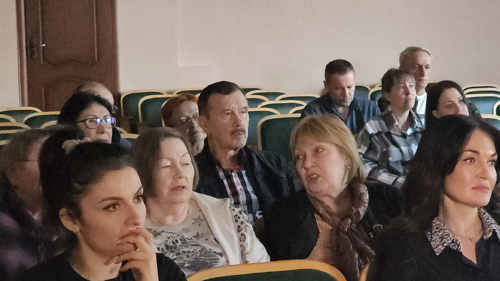 Люберцы, сквер на улице Побратимов, благоустройство, артист Леонид Серебренников,