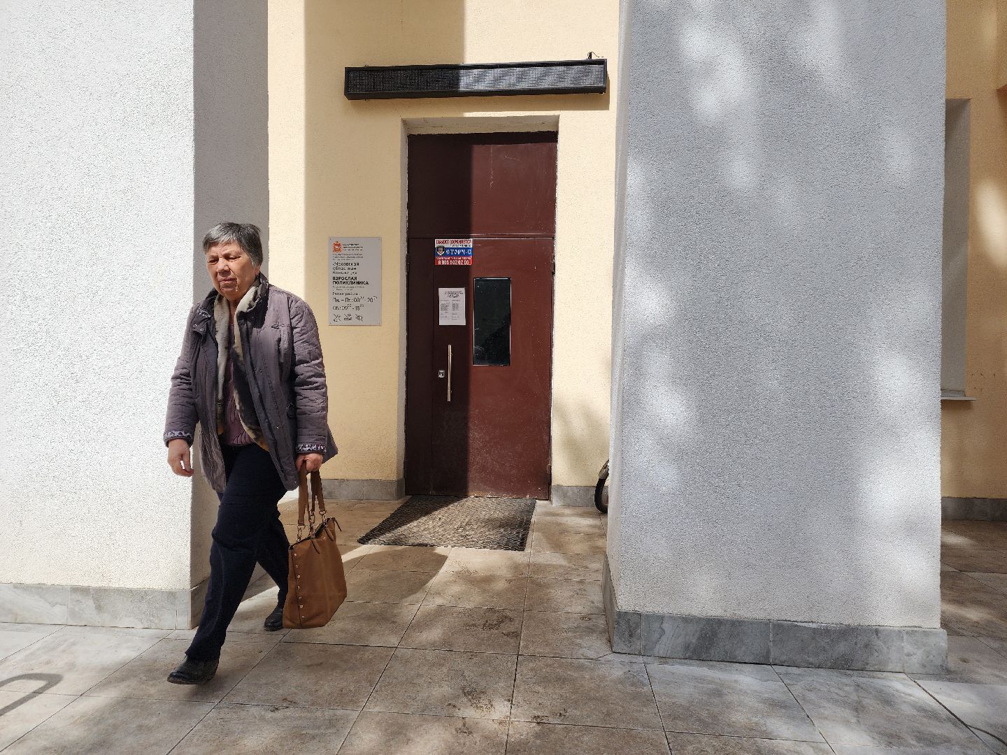 Чехов, Чеховская больница, взрослая поликлиника, текущий ремонт, обновление, переезд врачей, перенос приема, врачи узких специализаций, новый адрес, улица Пионерская 4, поликлиника в микрорайоне Венюково, улица Гагарина 37а,