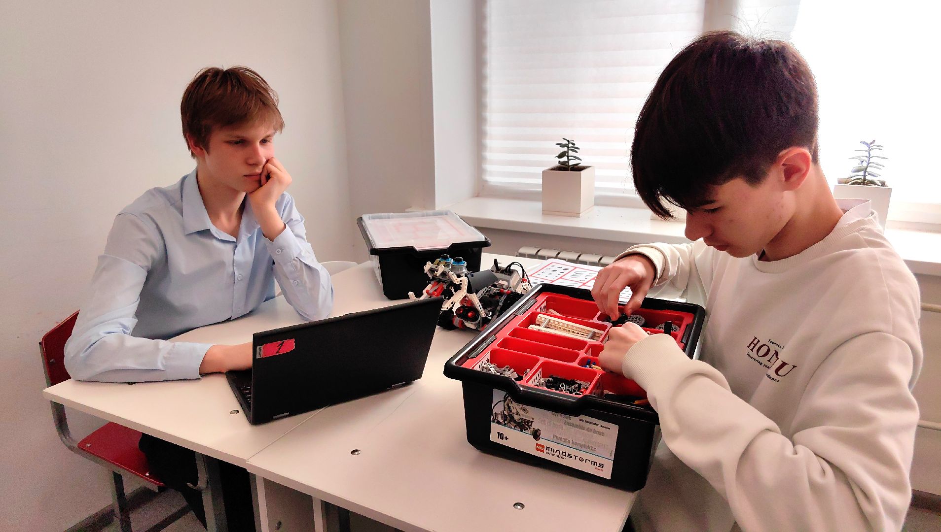 робот, занятия, школа, точка роста, программирование,