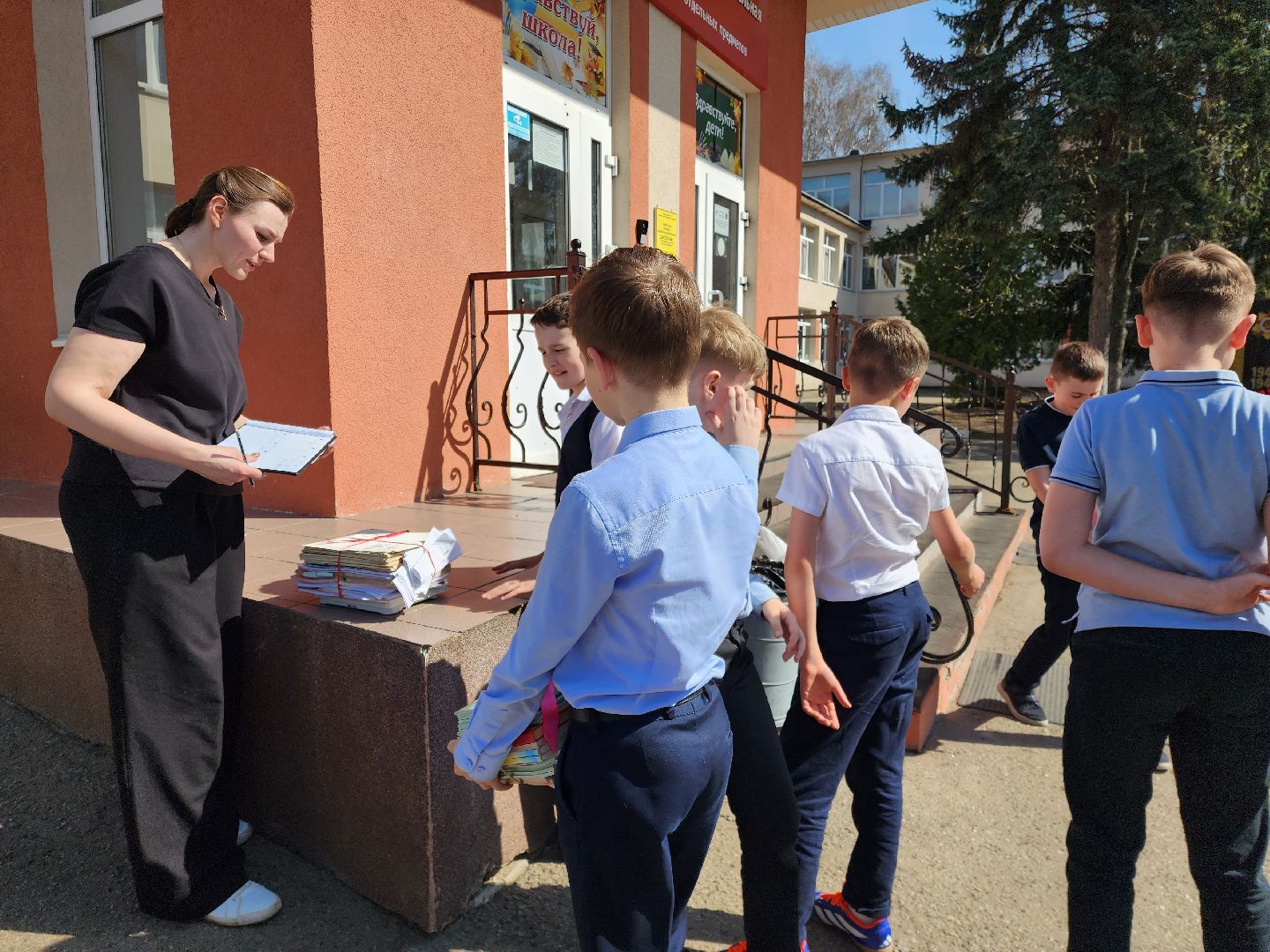 раменское, общество, сбор макулатуры в поддержку российских военных, раменская средняя школа 1,