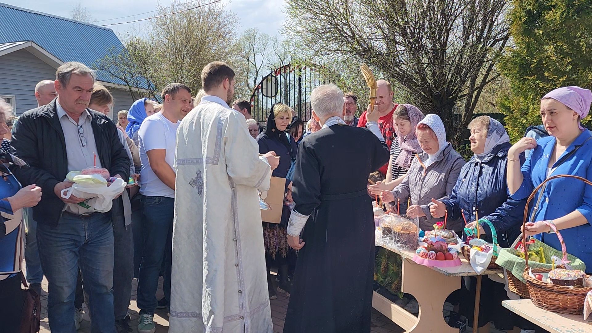 раменское, религия, пасха, освящение пасхальных явств в храме в загорново,