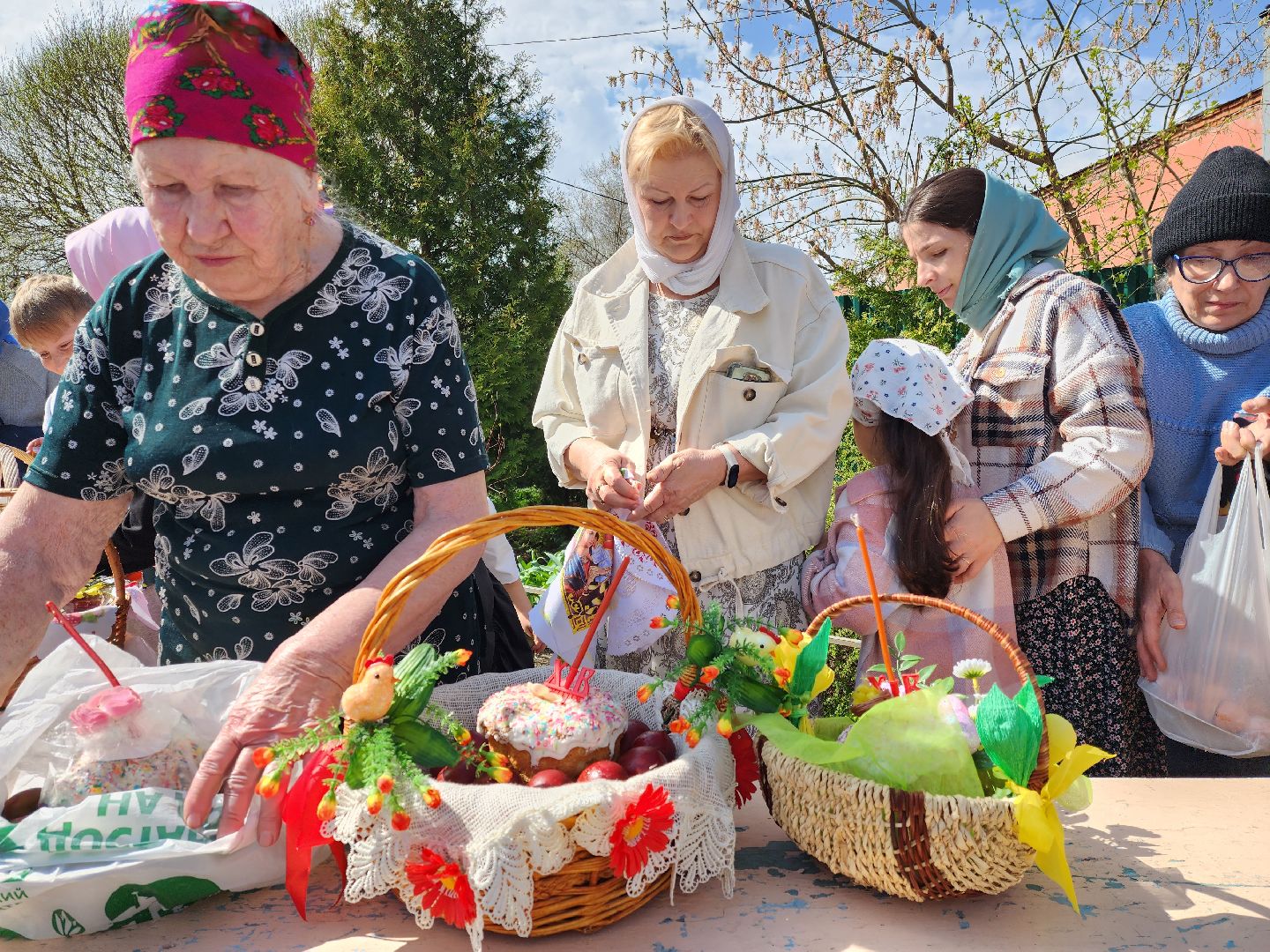 раменское, религия, пасха, освящение пасхальных явств в храме в загорново,
