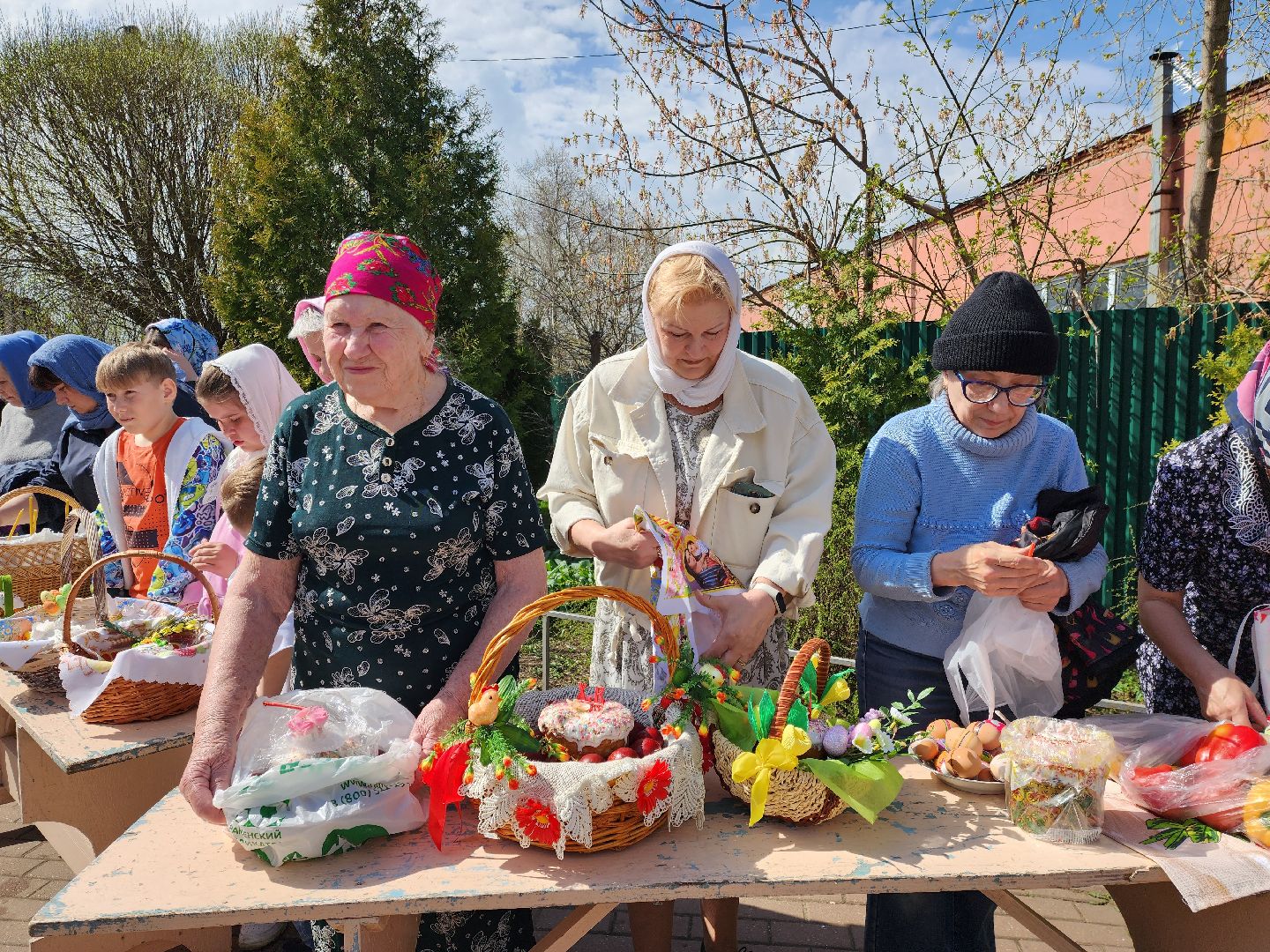 раменское, религия, пасха, освящение пасхальных явств в храме в загорново,