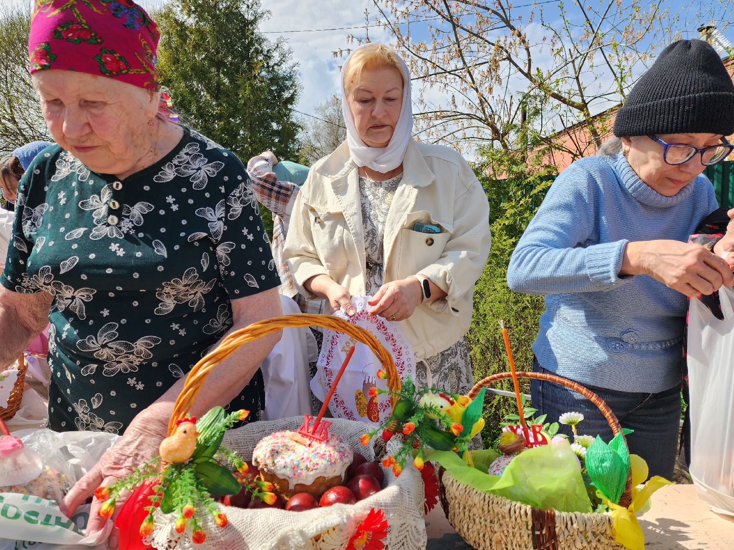 раменское, религия, пасха, освящение пасхальных явств в храме в загорново,