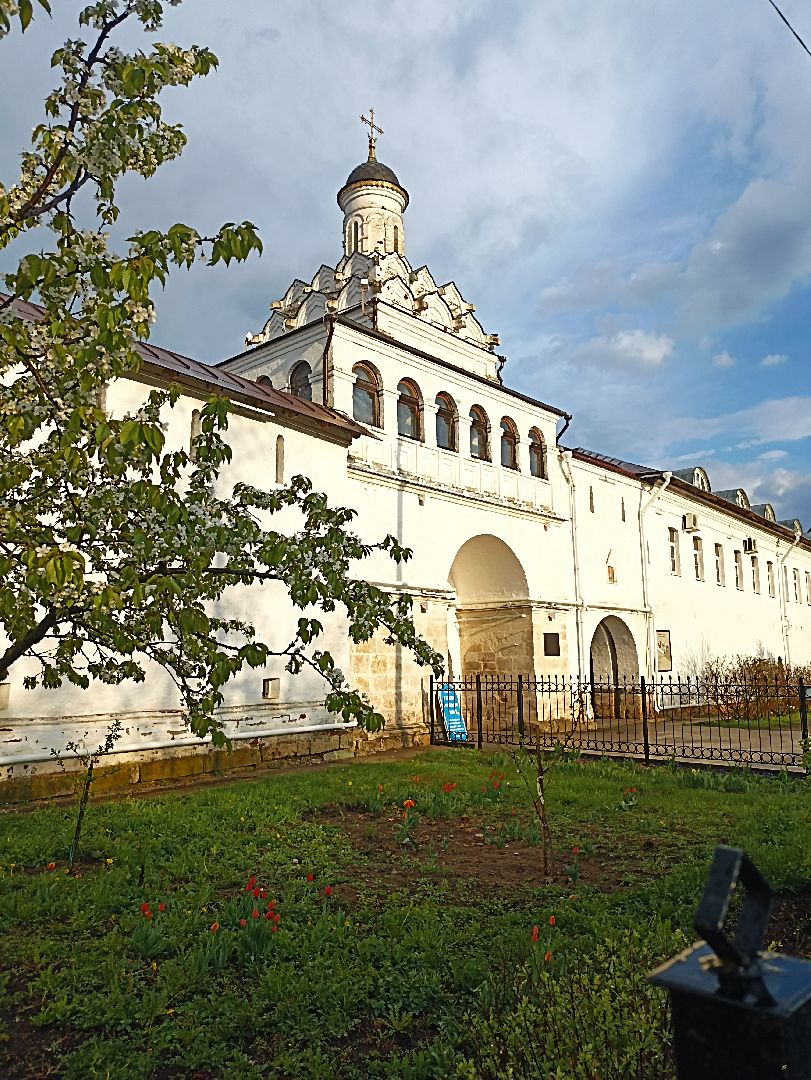 Серпухов, Подмосковье, монастырь, весна, тюльпаны, цветение, черешня, туризм, православие, поломничество