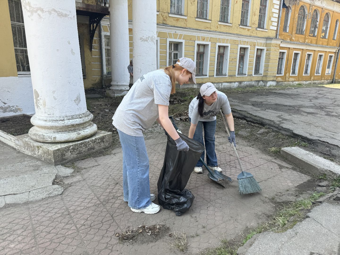 субботник в усадьбе, ленинский городской округ, волонтеры культуры,