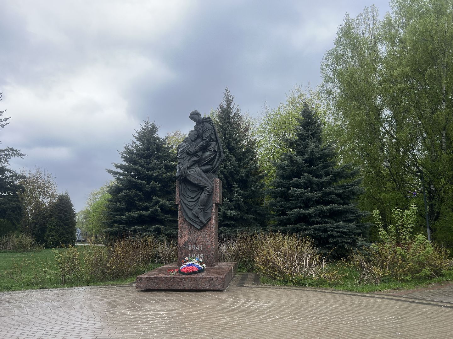 Химки, сквер имени Марии Рубцовой, памятник, Подвиг милосердие, скорая помощь, врач, медсестра