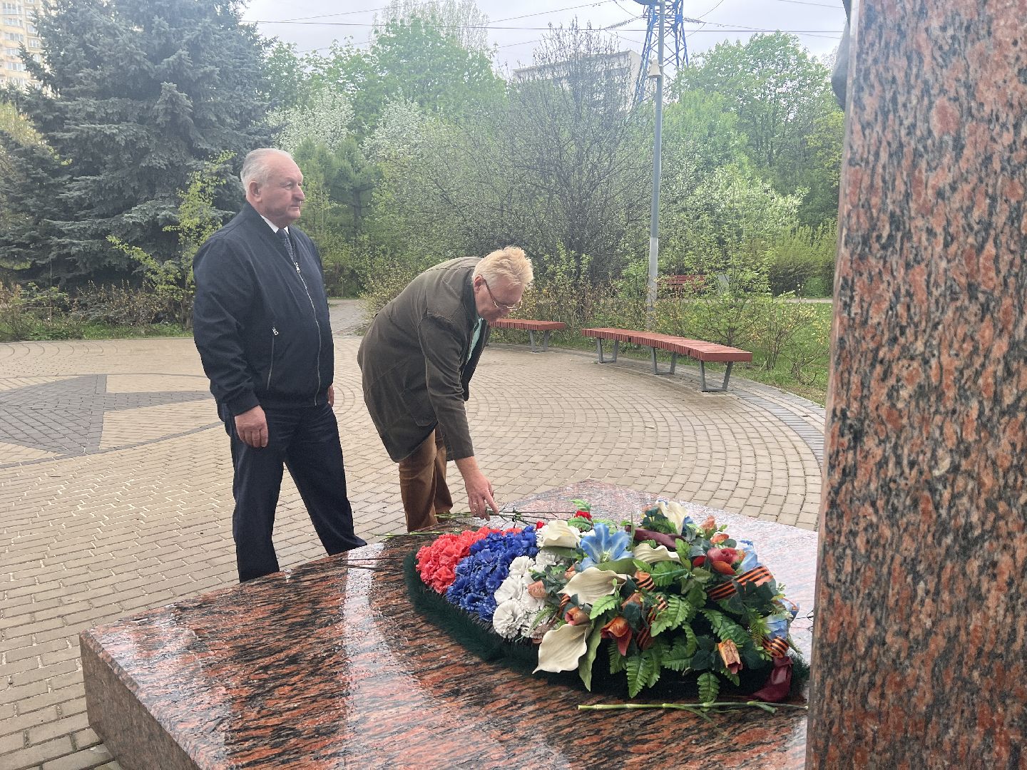 Химки, сквер имени Марии Рубцовой, памятник, Подвиг милосердие, скорая помощь, врач, медсестра