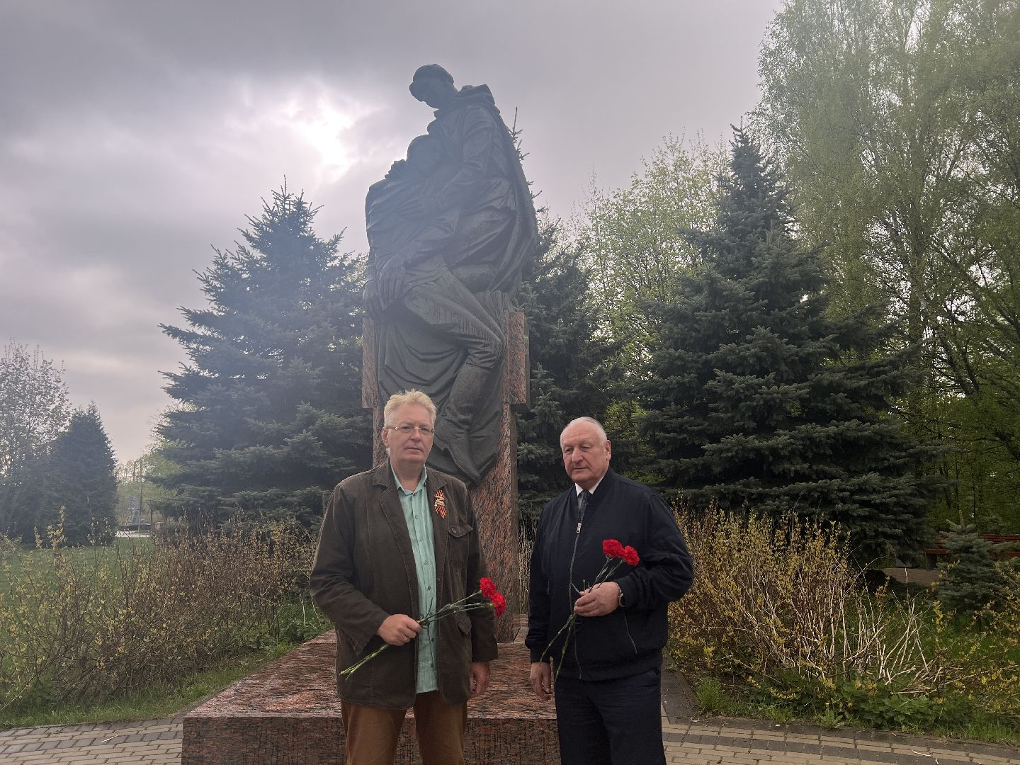 Химки, сквер имени Марии Рубцовой, памятник, Подвиг милосердие, скорая помощь, врач, медсестра