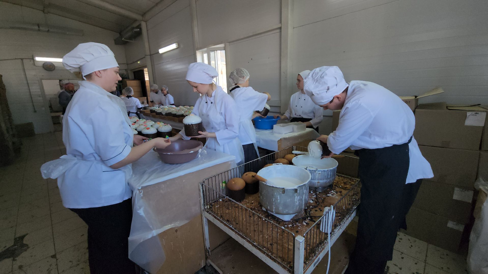 серпухов, владычный монастырь, монастырская пекарня, пасха в серпухове,