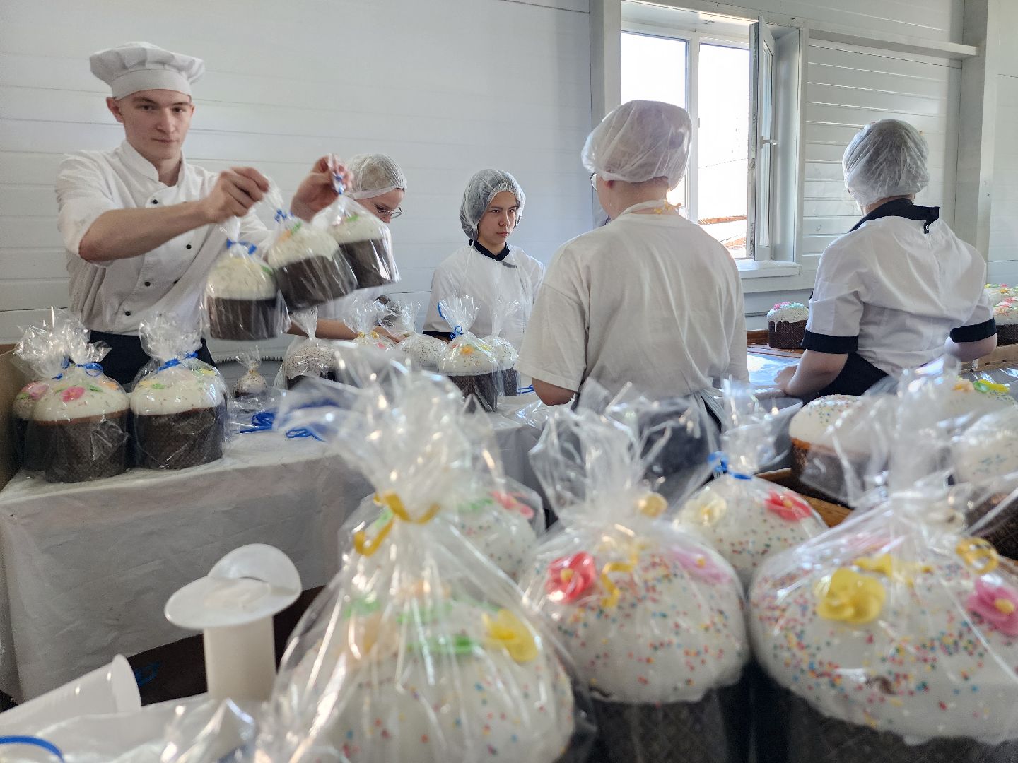 серпухов, владычный монастырь, монастырская пекарня, пасха в серпухове,