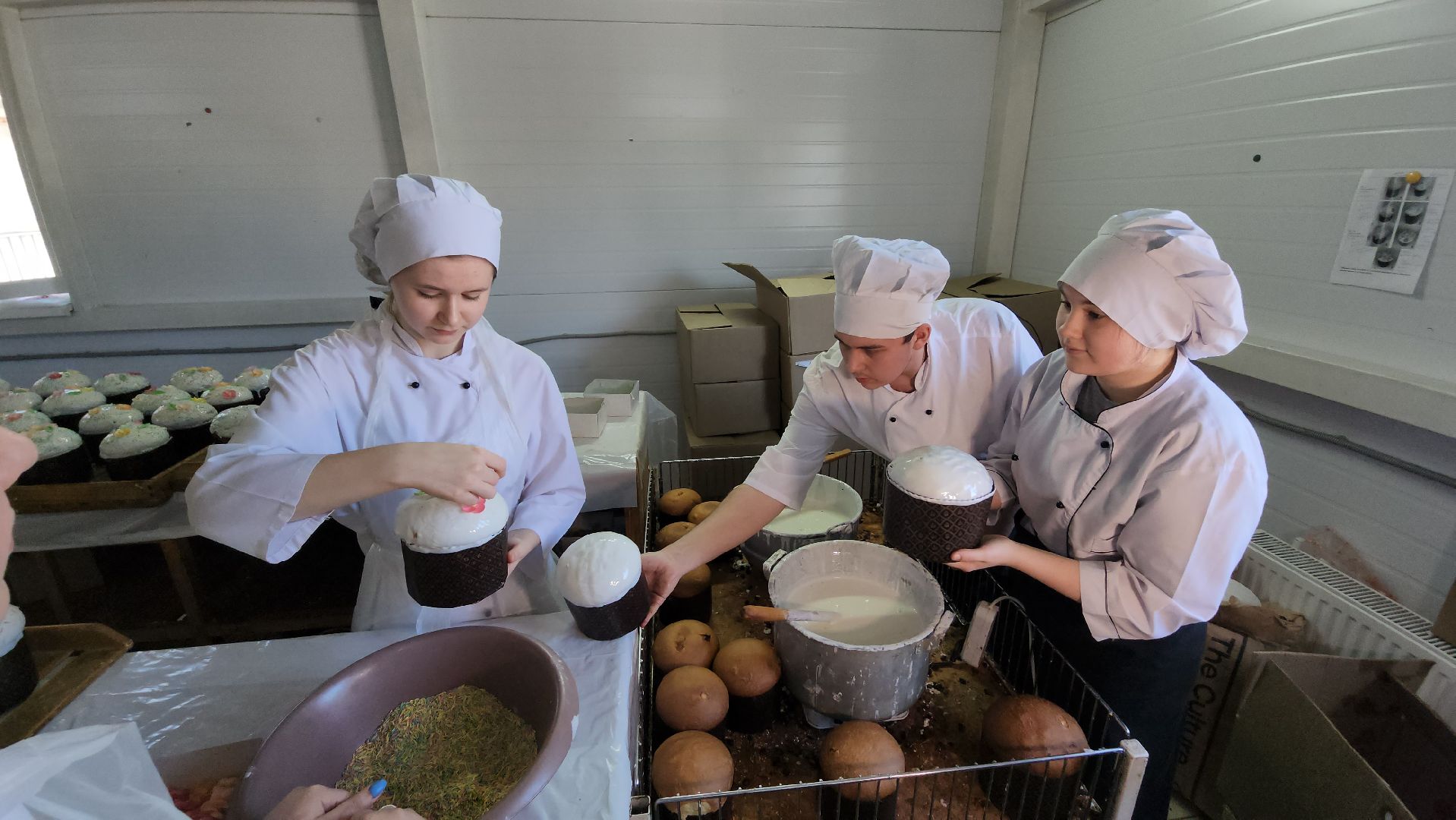 серпухов, владычный монастырь, монастырская пекарня, пасха в серпухове,