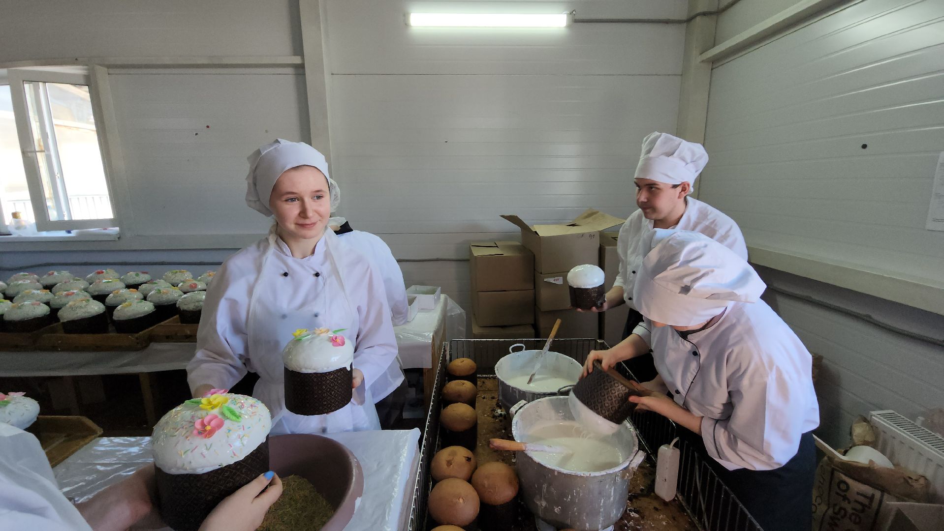 серпухов, владычный монастырь, монастырская пекарня, пасха в серпухове,