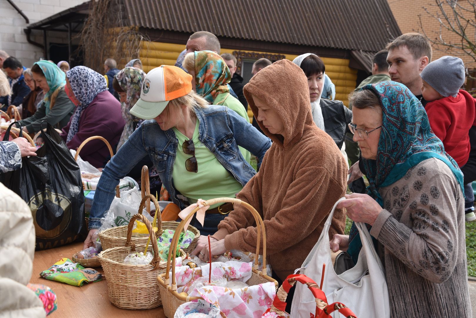 лотошино, храм серафима саровского, пасха, церковь,