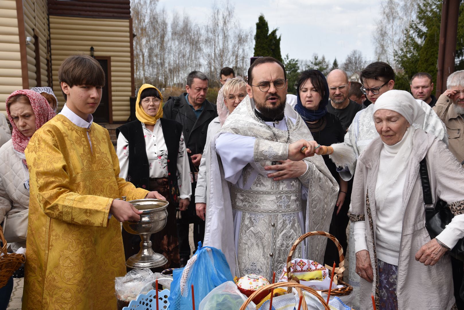 лотошино, храм серафима саровского, пасха, церковь,