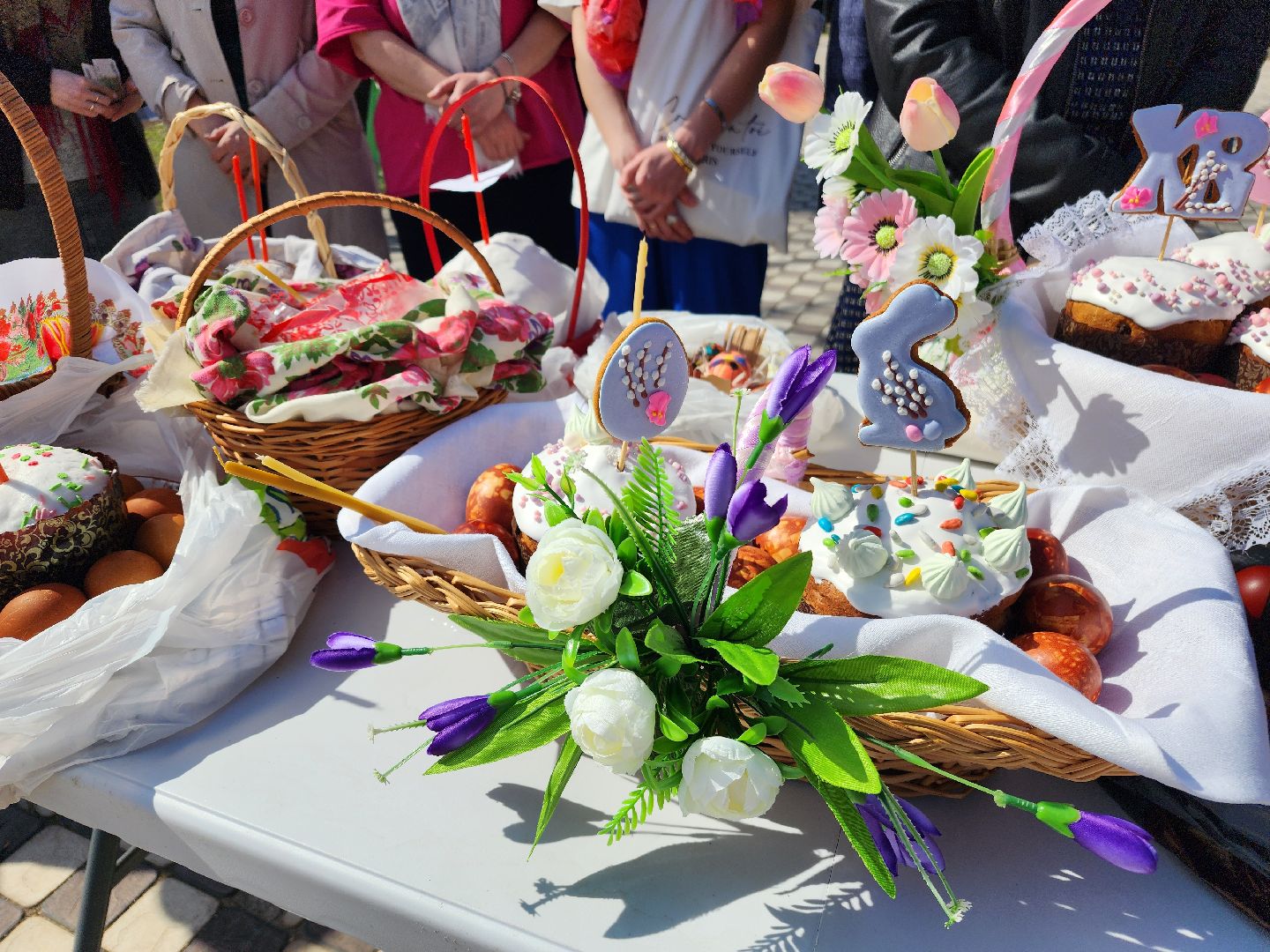 фрязино, пасха, пасхальные яйца, освящение куличей, храм,