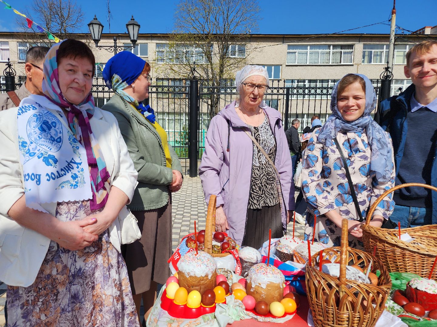 фрязино, пасха, пасхальные яйца, освящение куличей, храм,