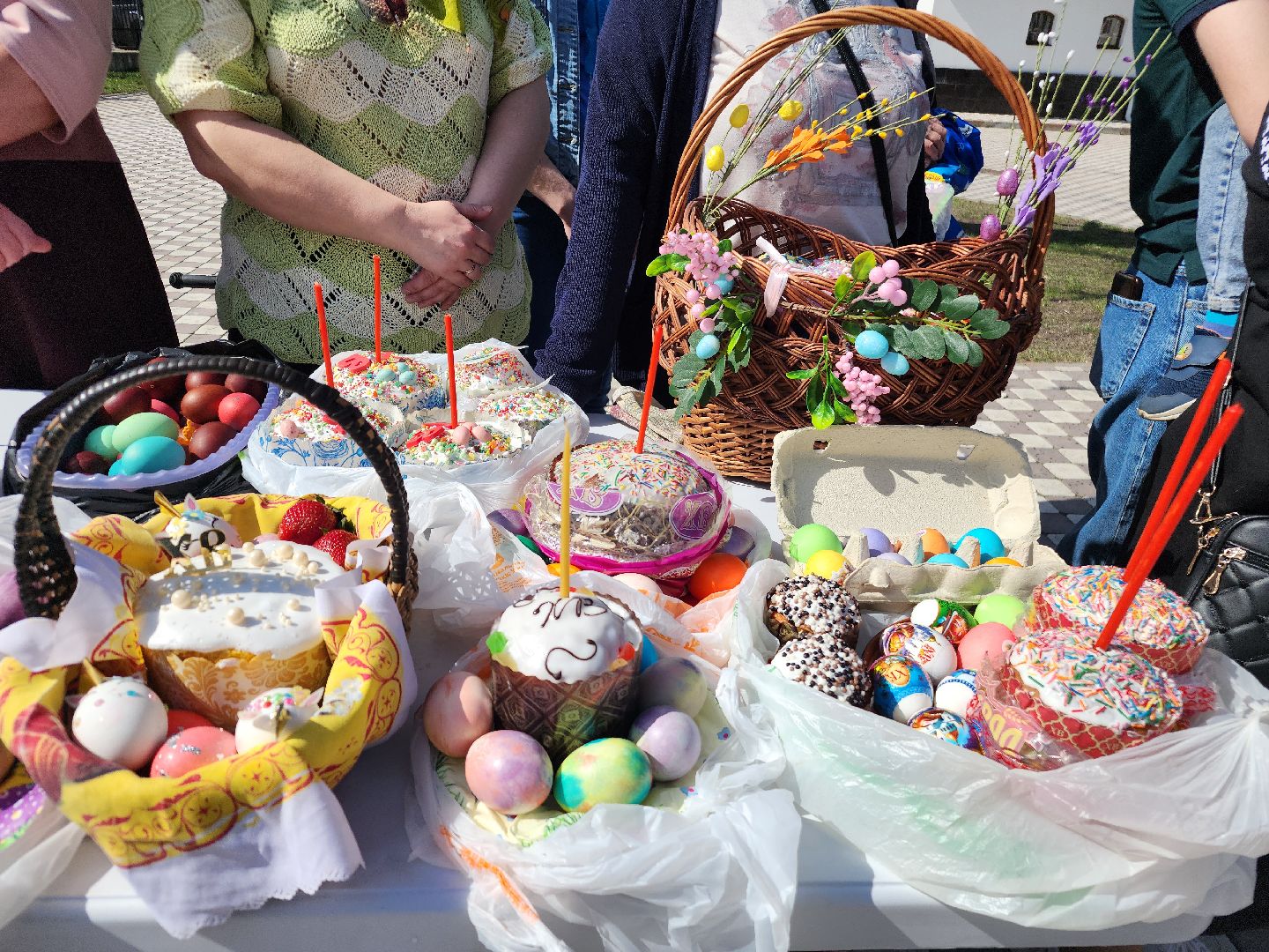 фрязино, пасха, пасхальные яйца, освящение куличей, храм,