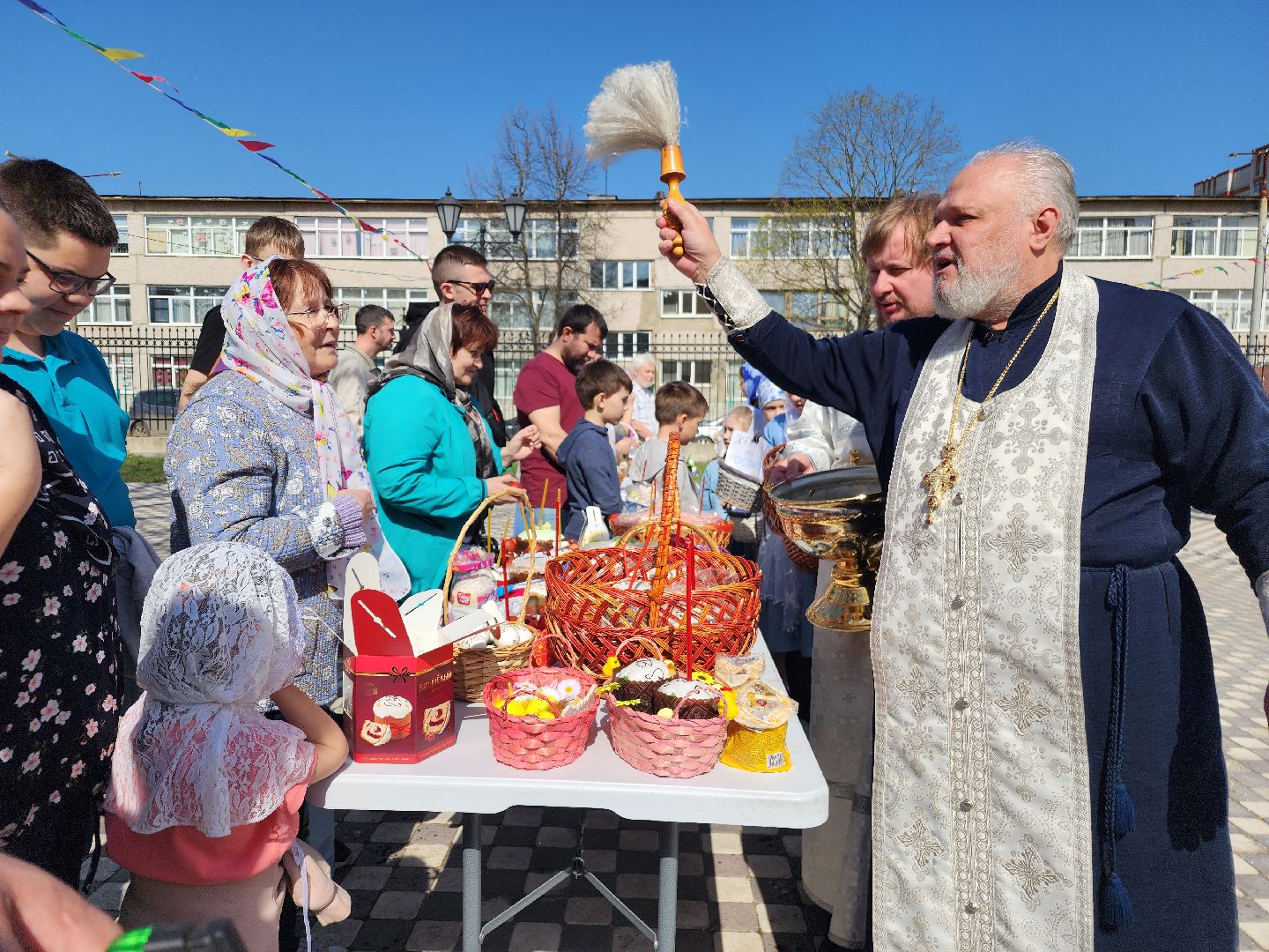 фрязино, пасха, пасхальные яйца, освящение куличей, храм,