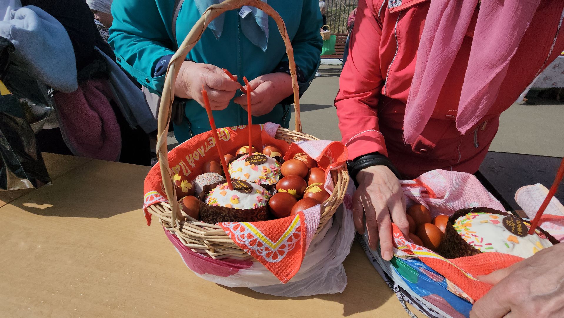 Пасха, освящение пасхальных яиц, освящение куличей, Лобня,