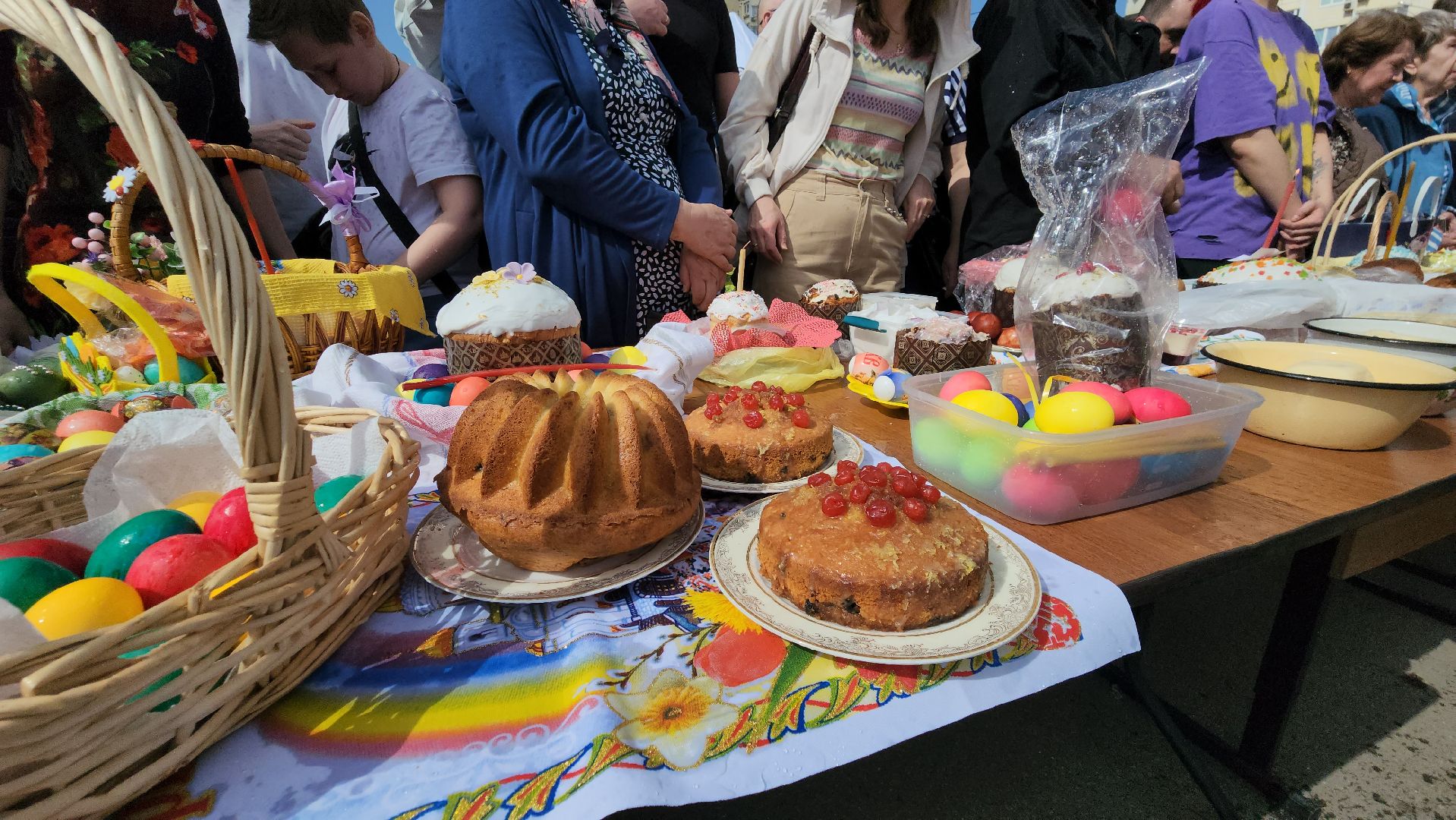 Пасха, освящение пасхальных яиц, освящение куличей, Лобня,