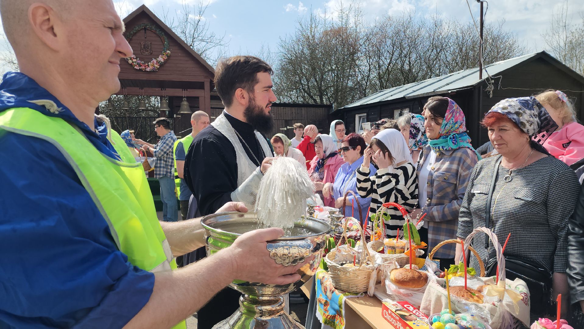 Пасха, освящение пасхальных яиц, освящение куличей, Лобня,