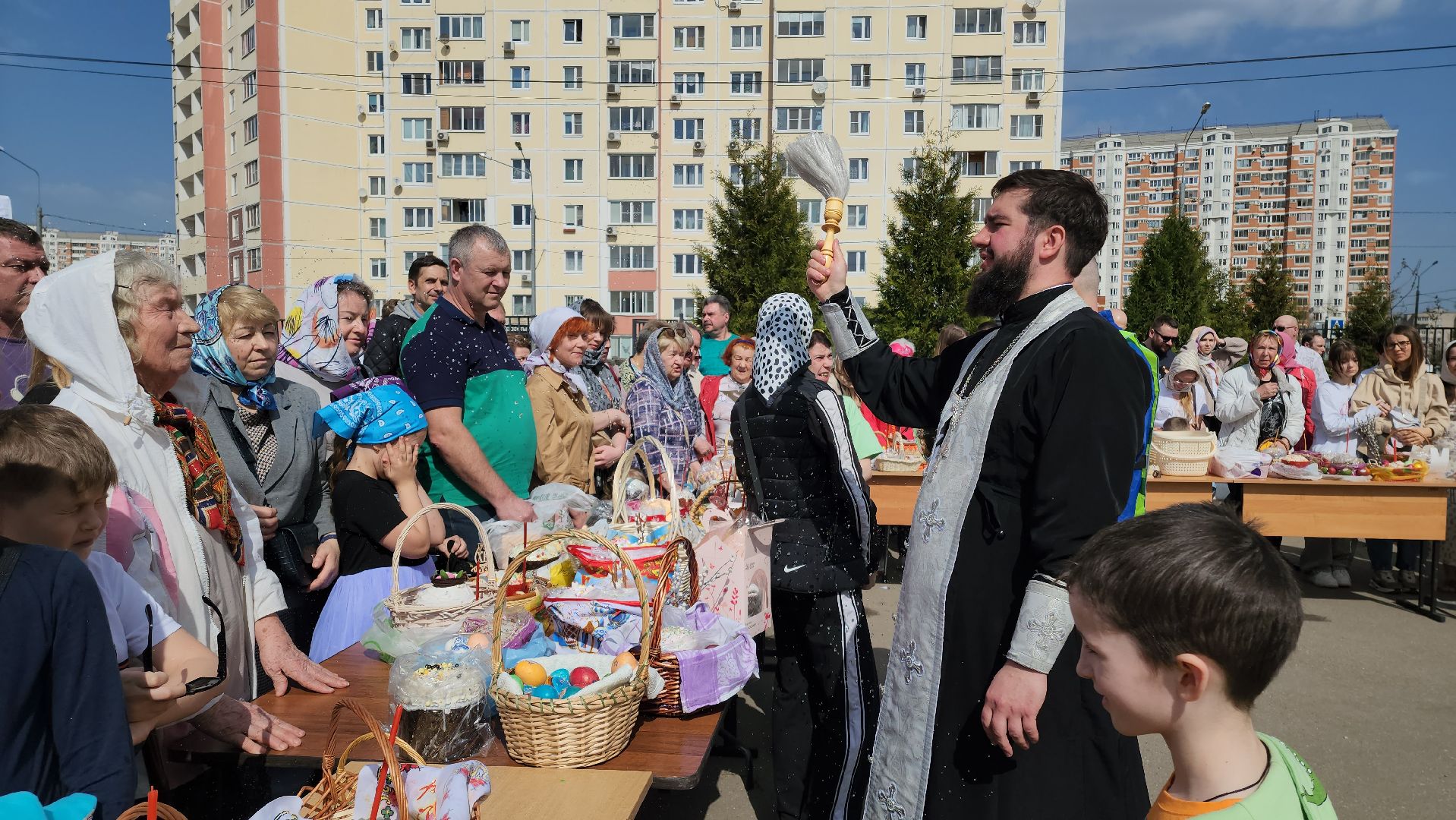 Пасха, освящение пасхальных яиц, освящение куличей, Лобня,