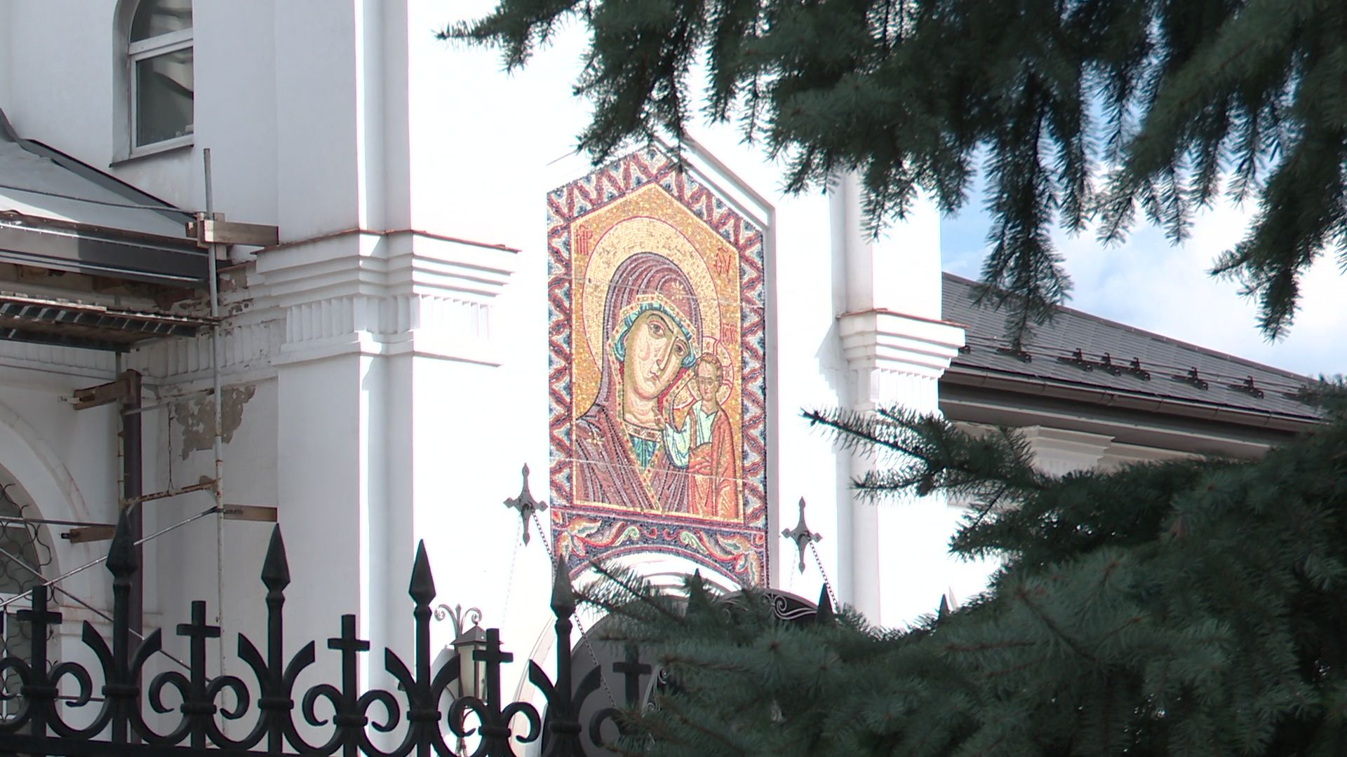 Реутов, пасха,  украшение храма, цветы, поклонение, служба,