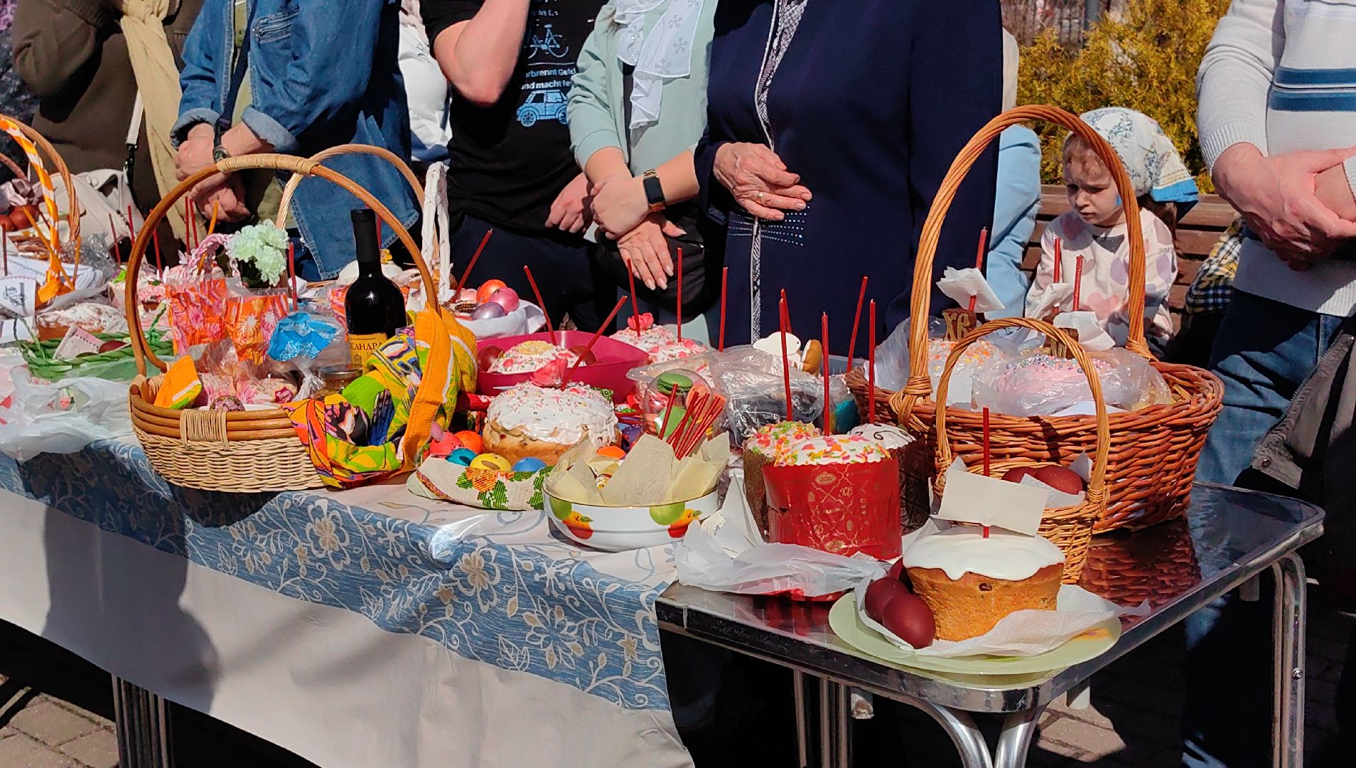 куличи, пасха, яйца, храм,