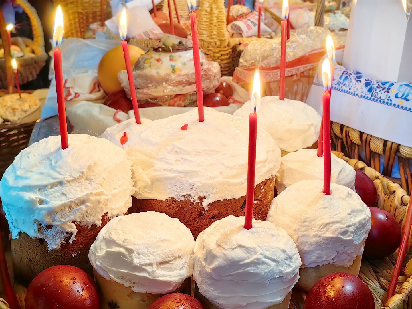 куличи, пасха, яйца, храм,