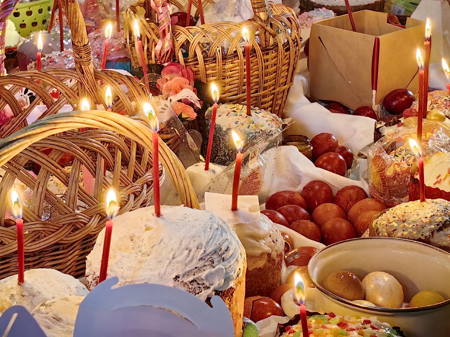 куличи, пасха, яйца, храм,