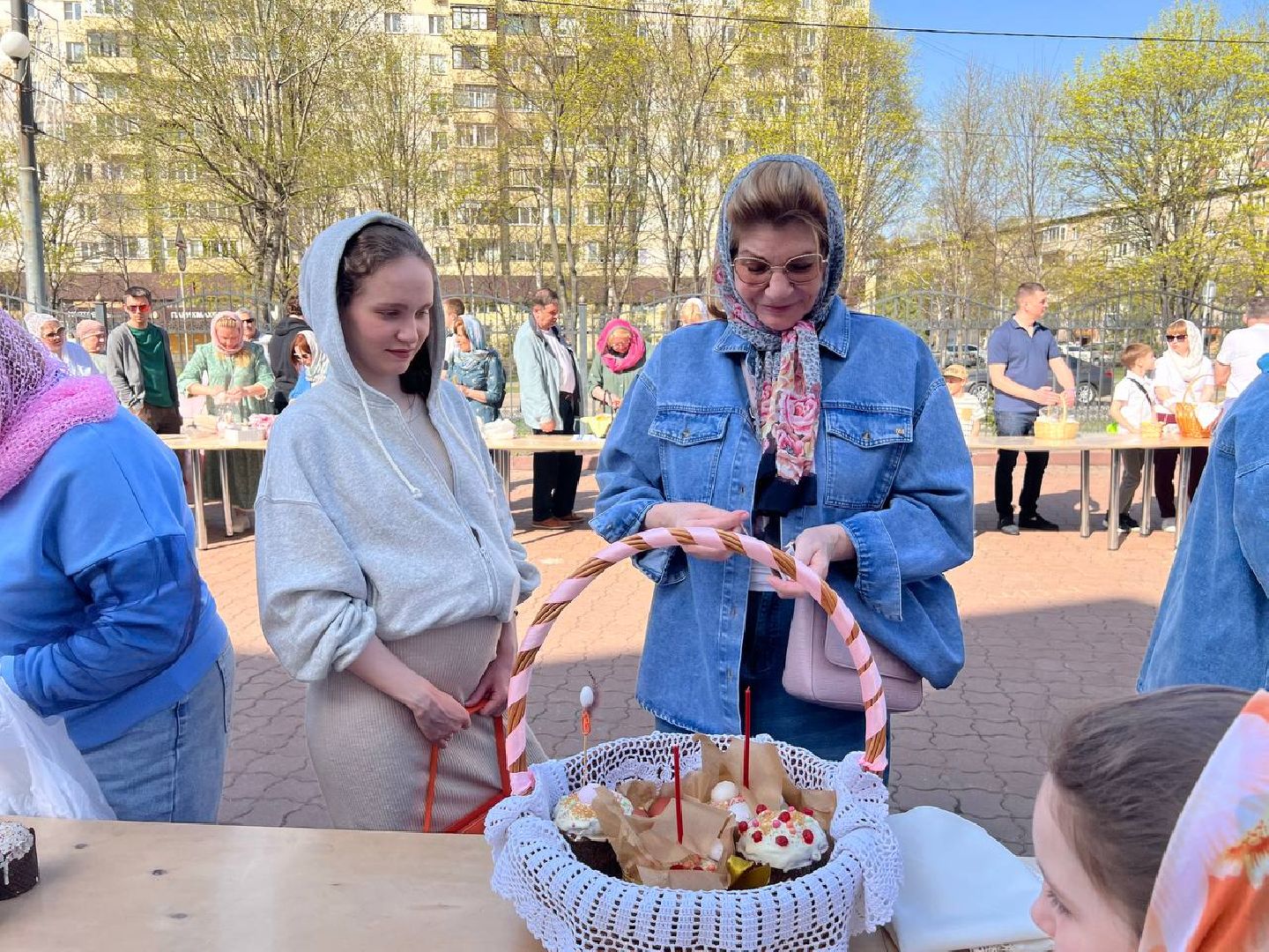 Реутов, куличи, крашенные яйца, Пасха,  освящение куличей,