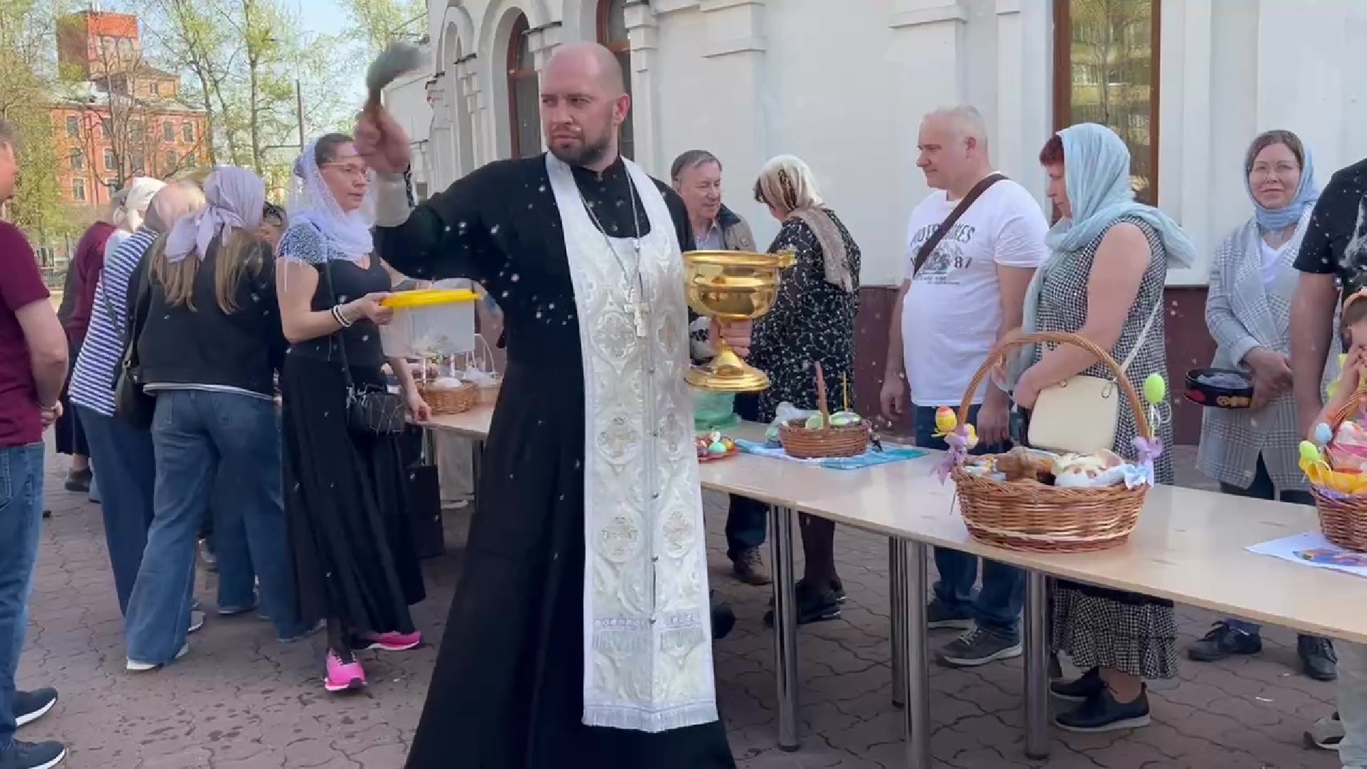 Реутов, куличи, крашенные яйца, Пасха,  освящение куличей,