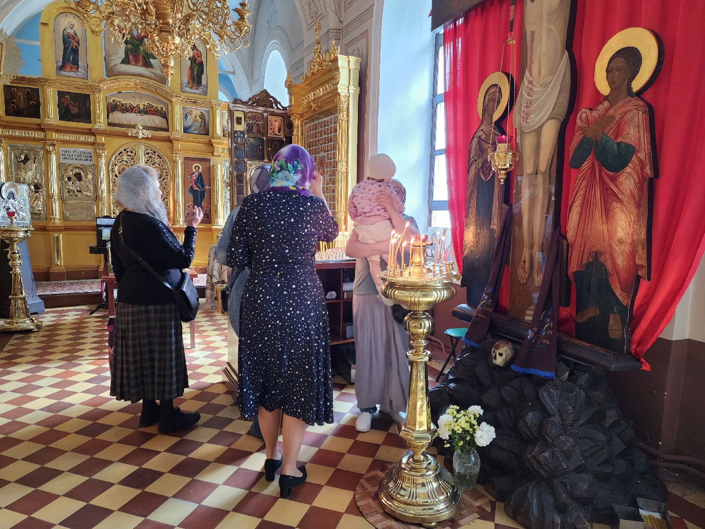 раменское, религия, пасха, праздничные приготовления в храме в загорново,
