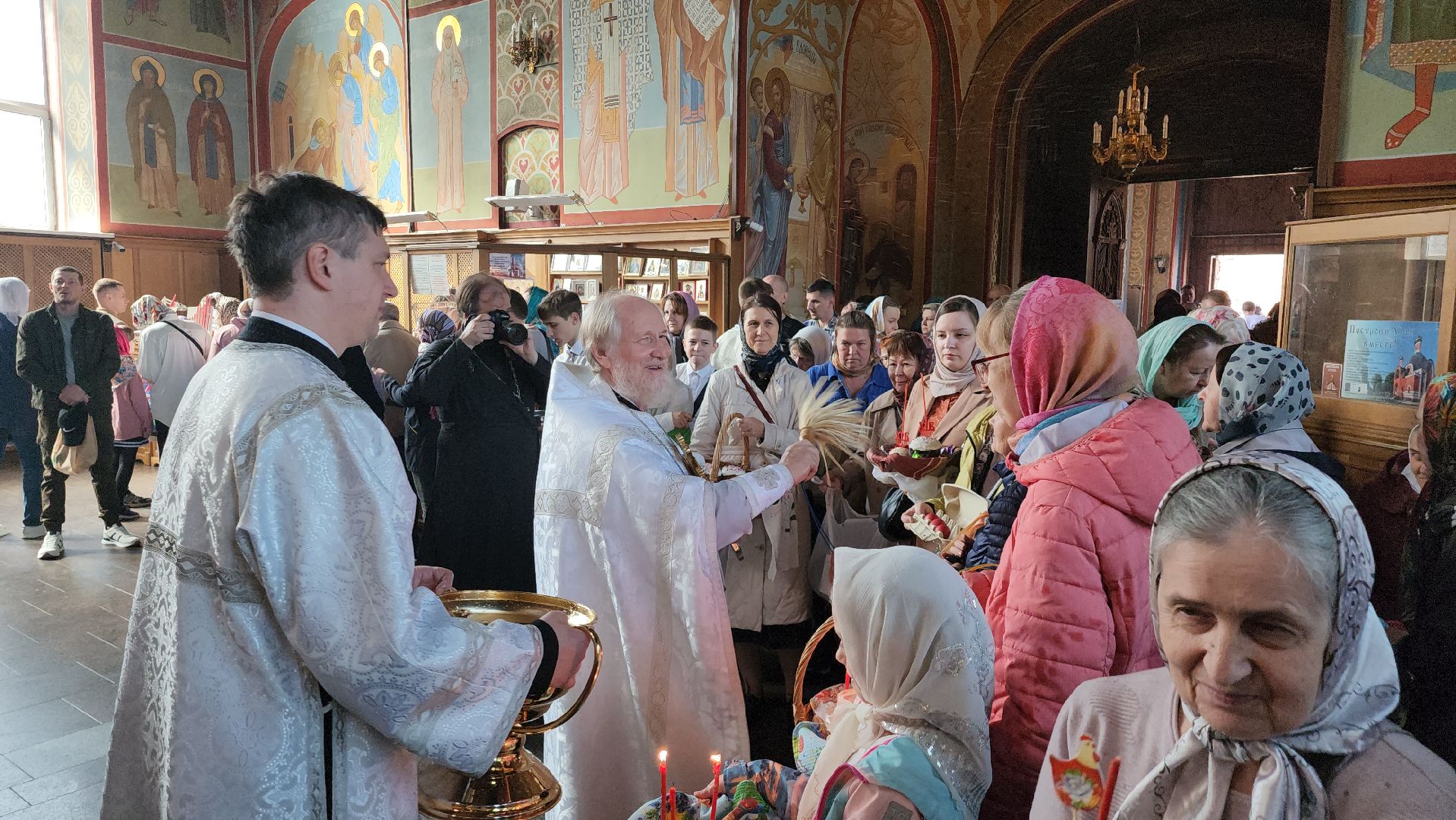 пасха, освящение куличей, троицкий храм, щёлково,