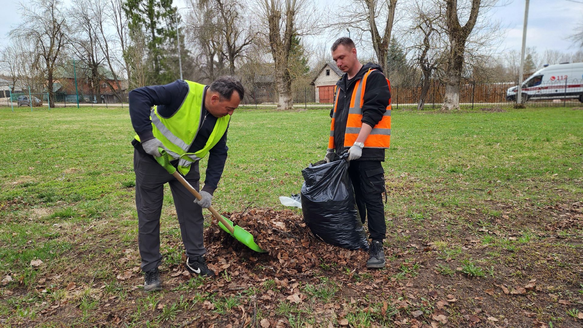 сквер, субботник, коммунальщики, руза,благоустройство,