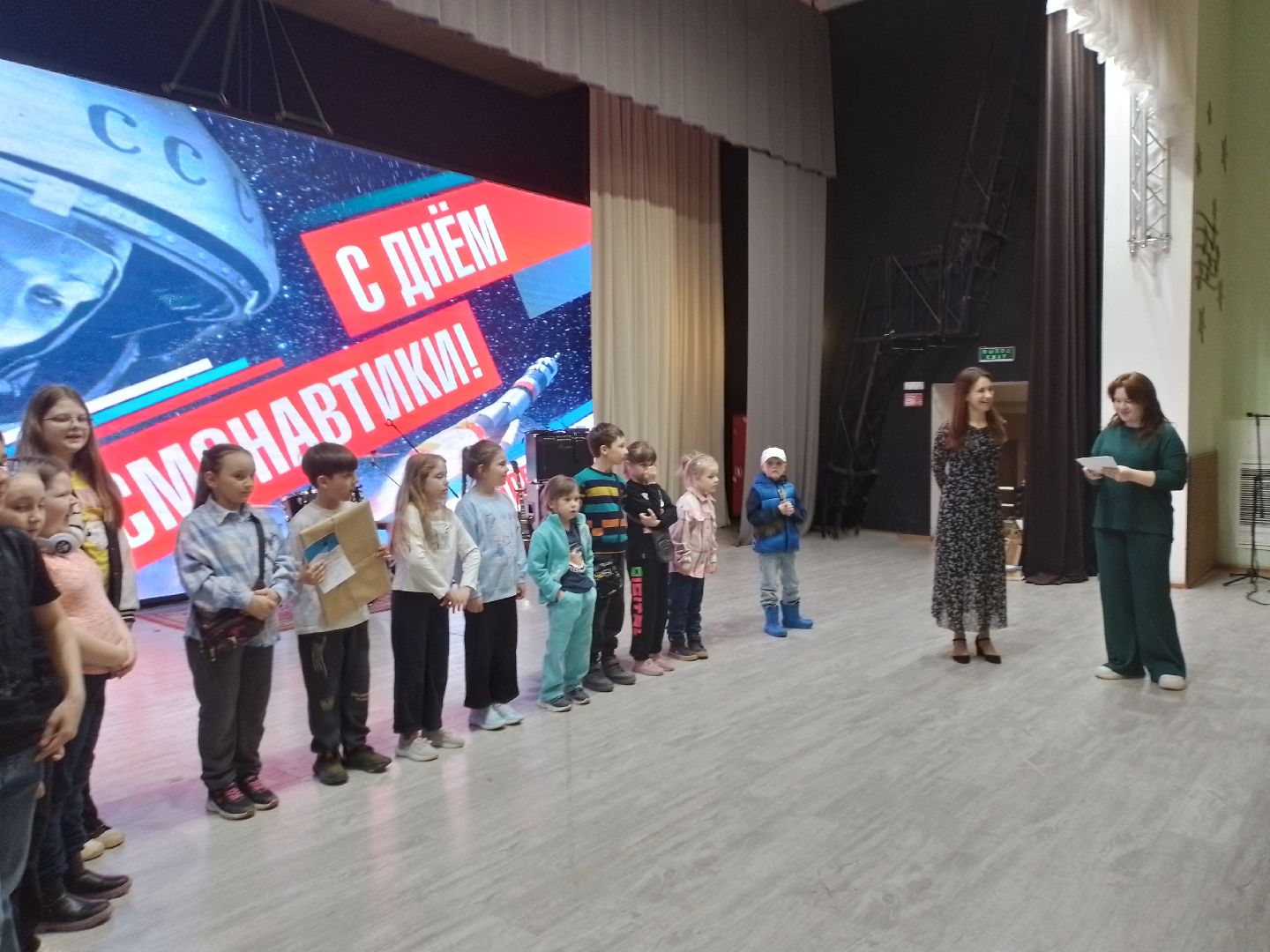 городской округ восход, конкурс рисунков, день космонавтики, дети,