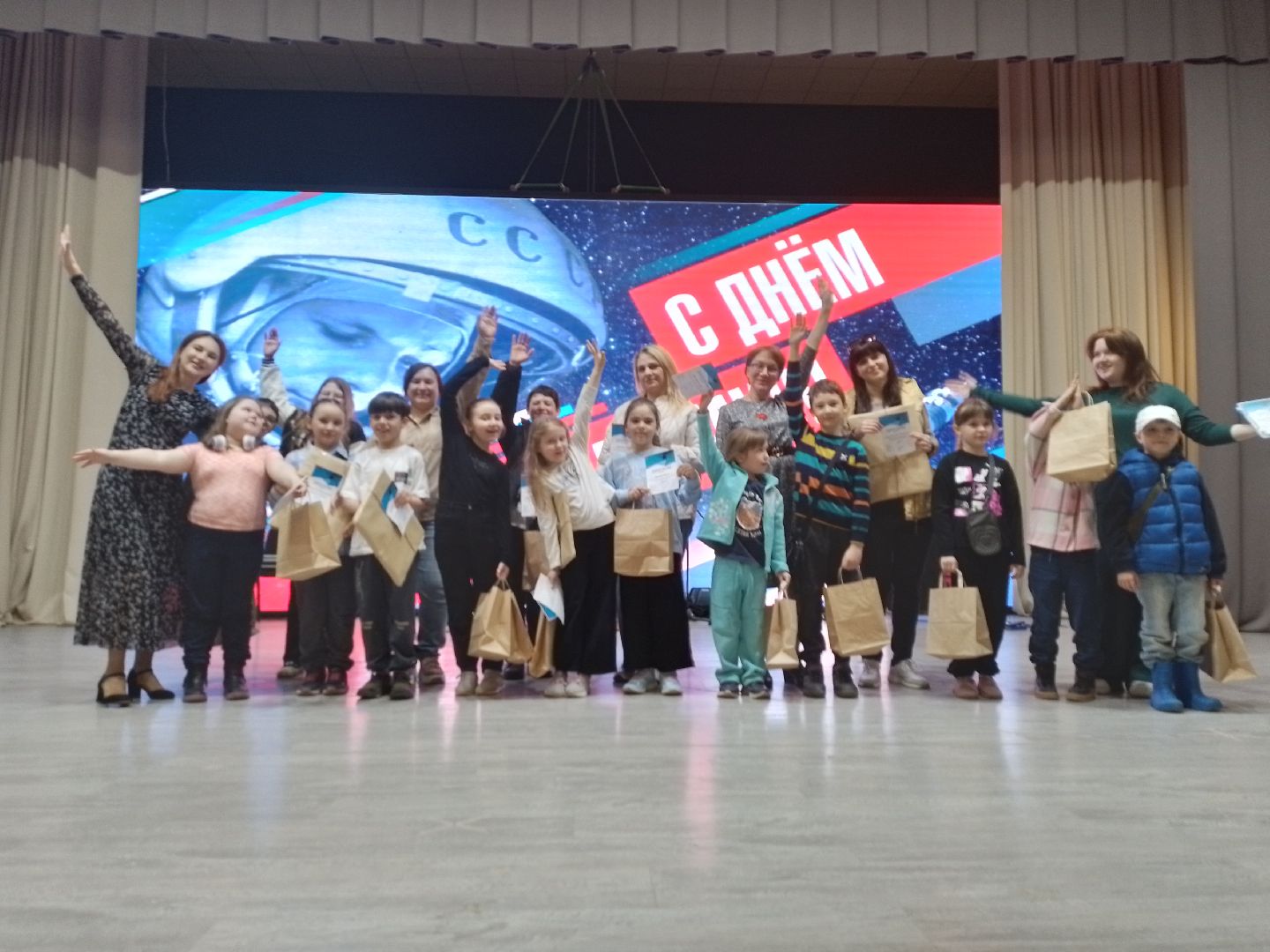 городской округ восход, конкурс рисунков, день космонавтики, дети,