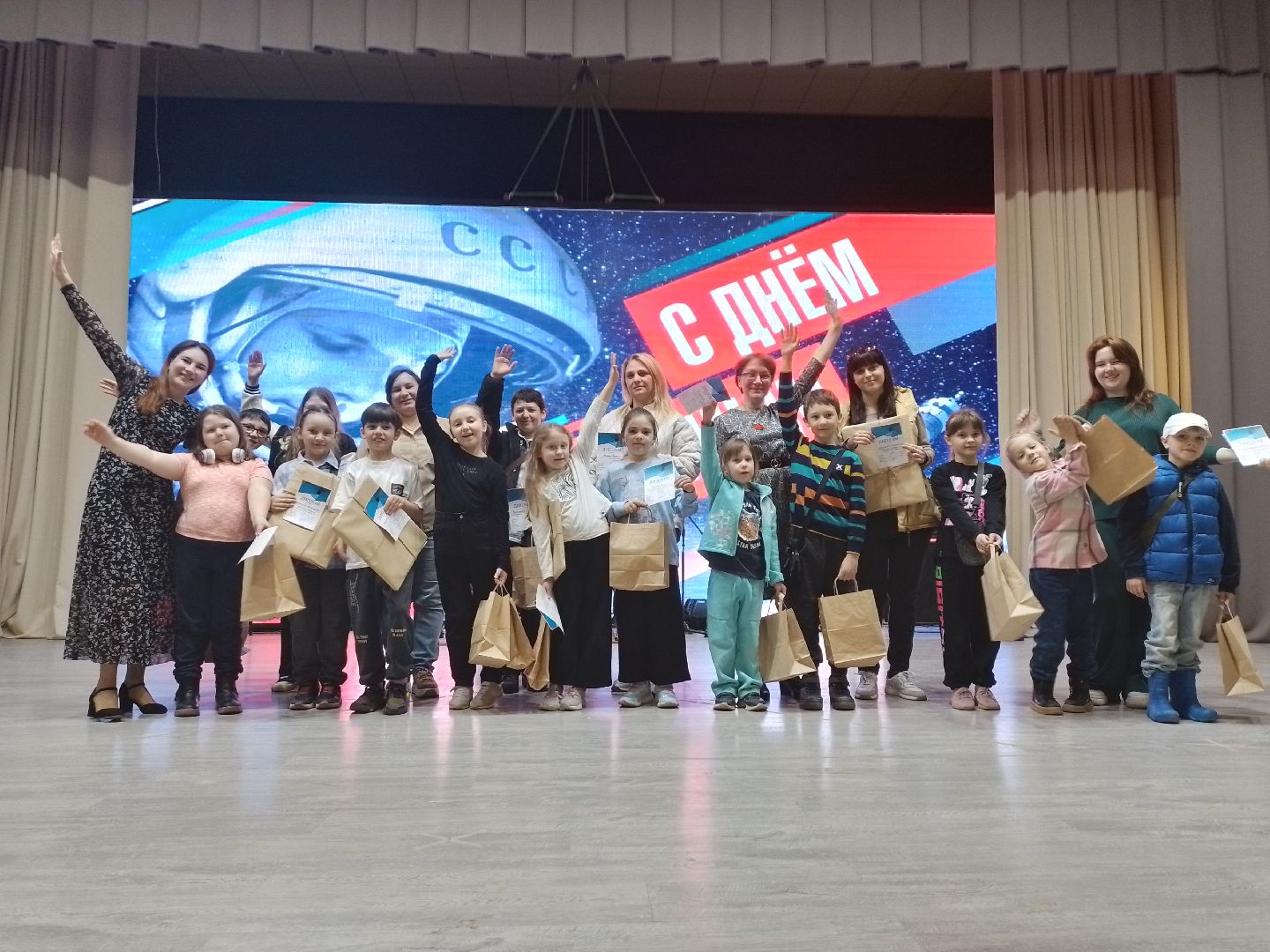 городской округ восход, конкурс рисунков, день космонавтики, дети,