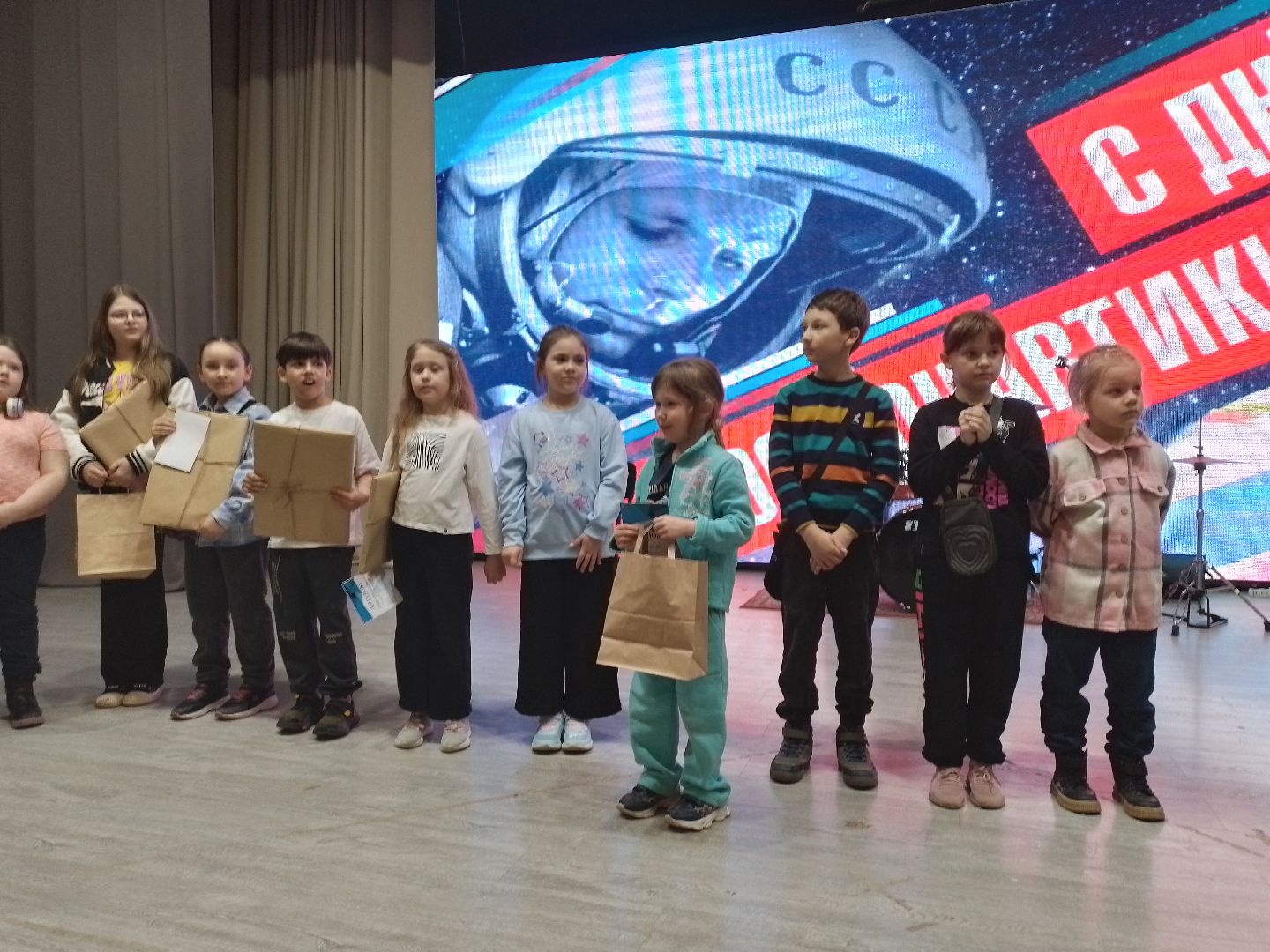 городской округ восход, конкурс рисунков, день космонавтики, дети,