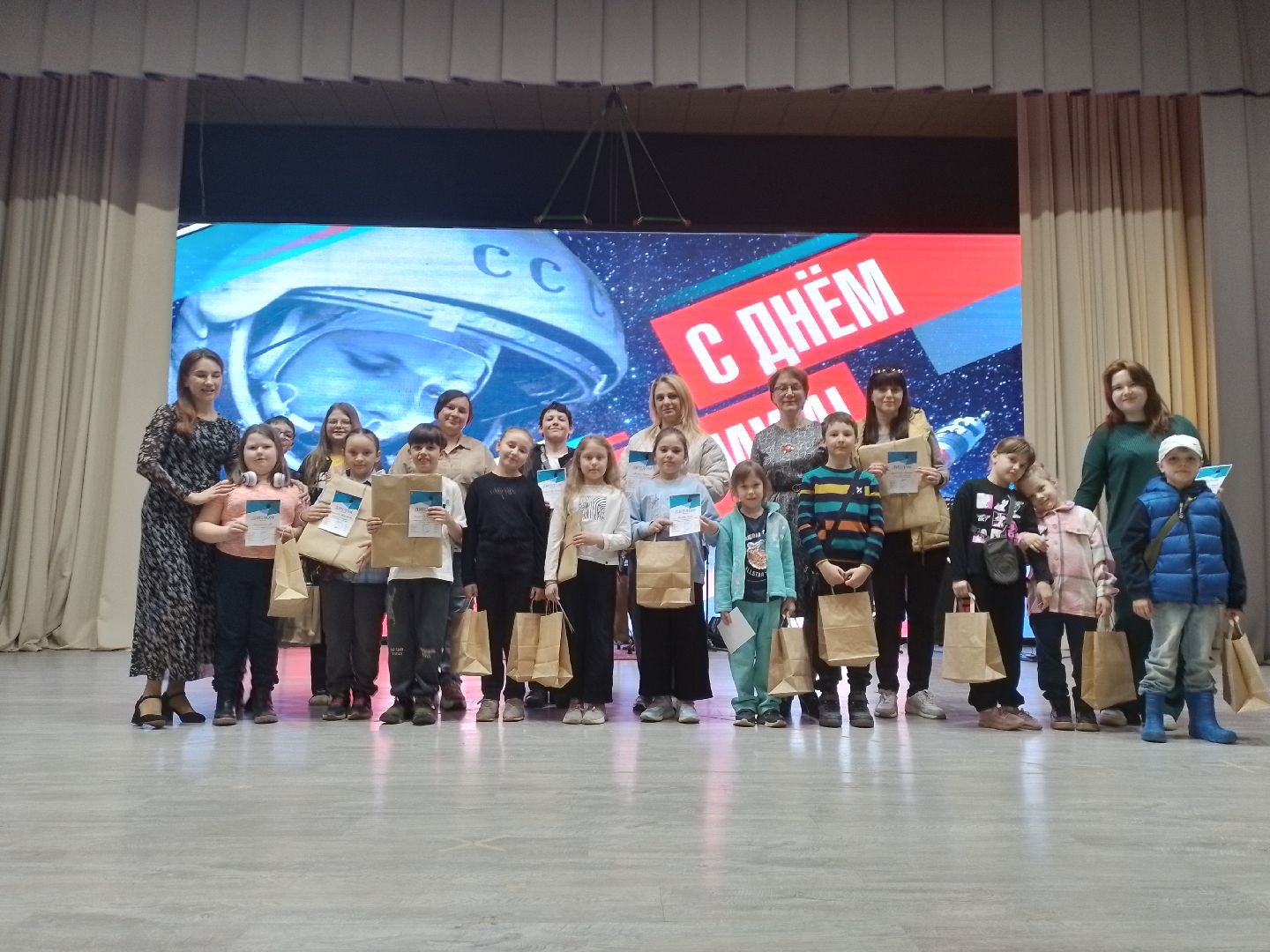 городской округ восход, конкурс рисунков, день космонавтики, дети,