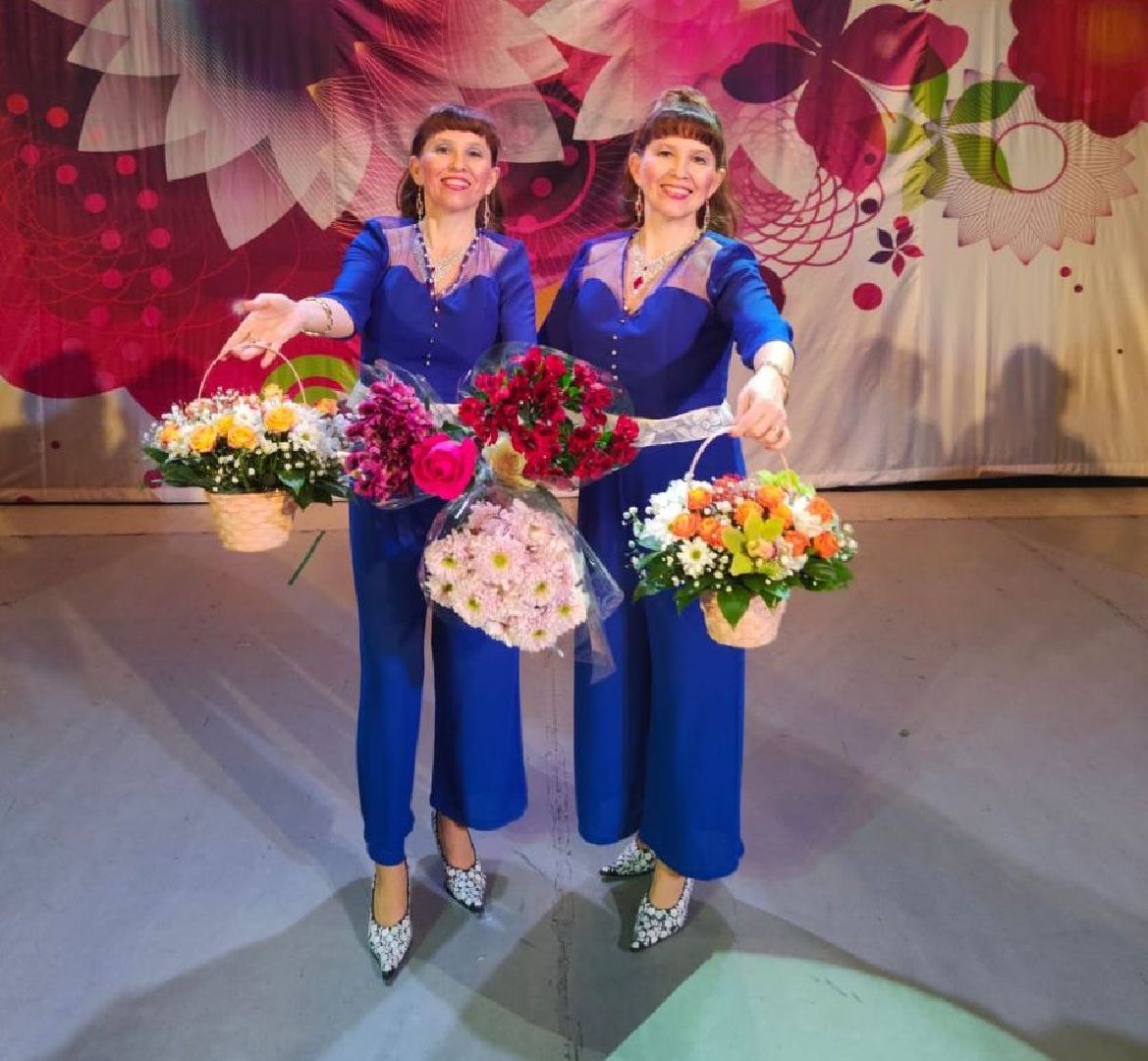 пушкино, концерт, песни военных лет, песни о родине, эстрада,зрители, дом культуры,дуэт,сестры-близнецы,