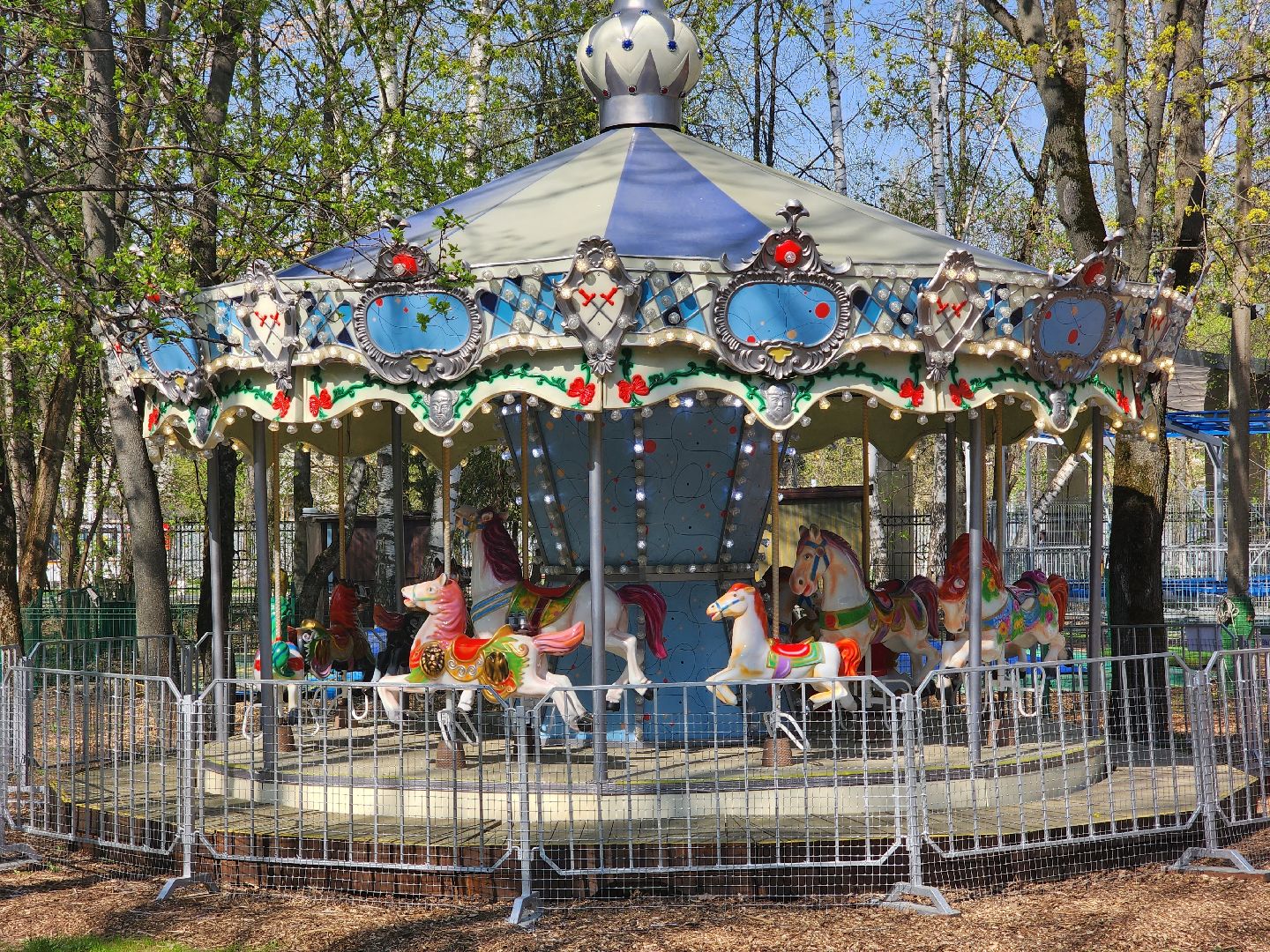королёв, центральный городской парк, открытие сезона аттракционов, развлечения в парках королева,