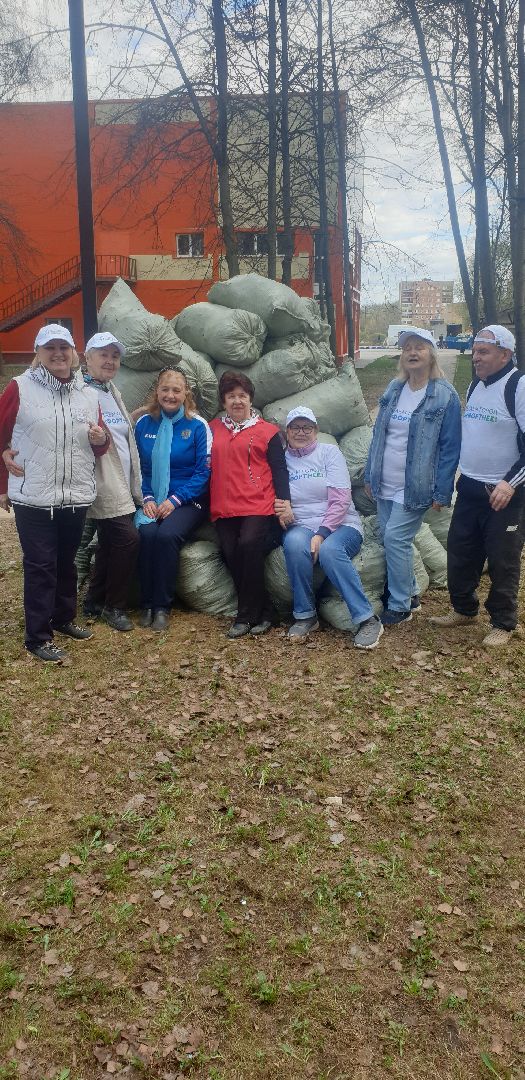 Долгопрудный, субботник, кустарник, шины