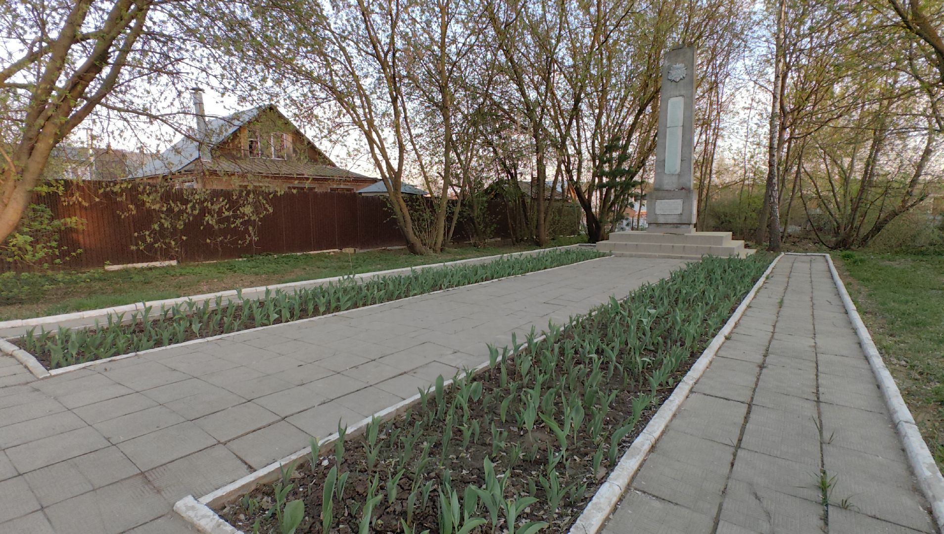 памятник, тюльпаны, уборка, вов, 9 мая, волонтеры,