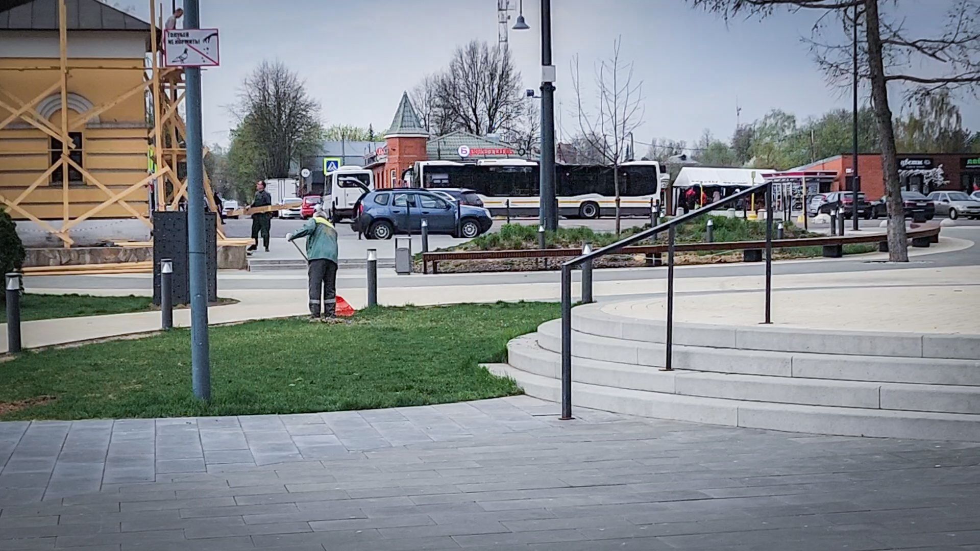 бронницы, уборка площади имени Тимофеева , весенняя уборка , площадь имени Тимофеева ,