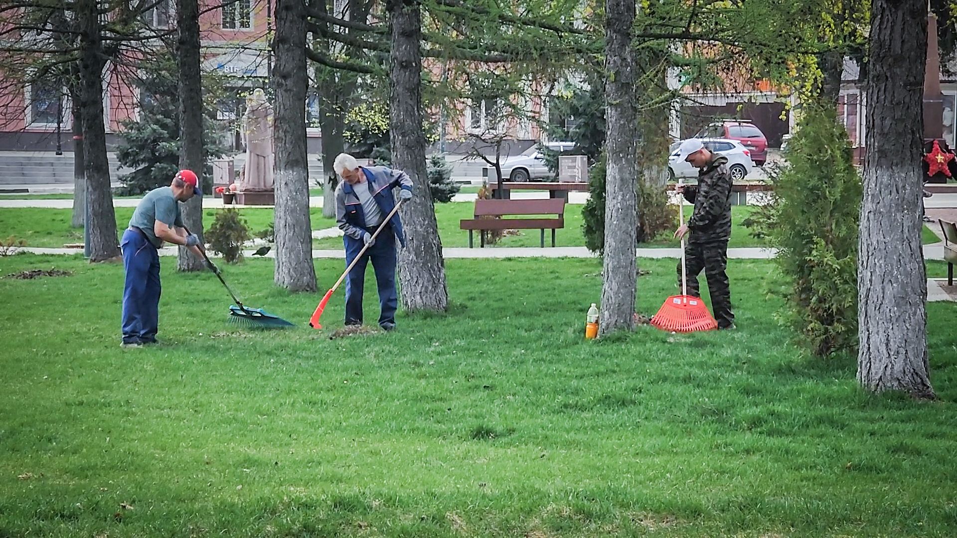 бронницы, уборка площади имени Тимофеева , весенняя уборка , площадь имени Тимофеева ,