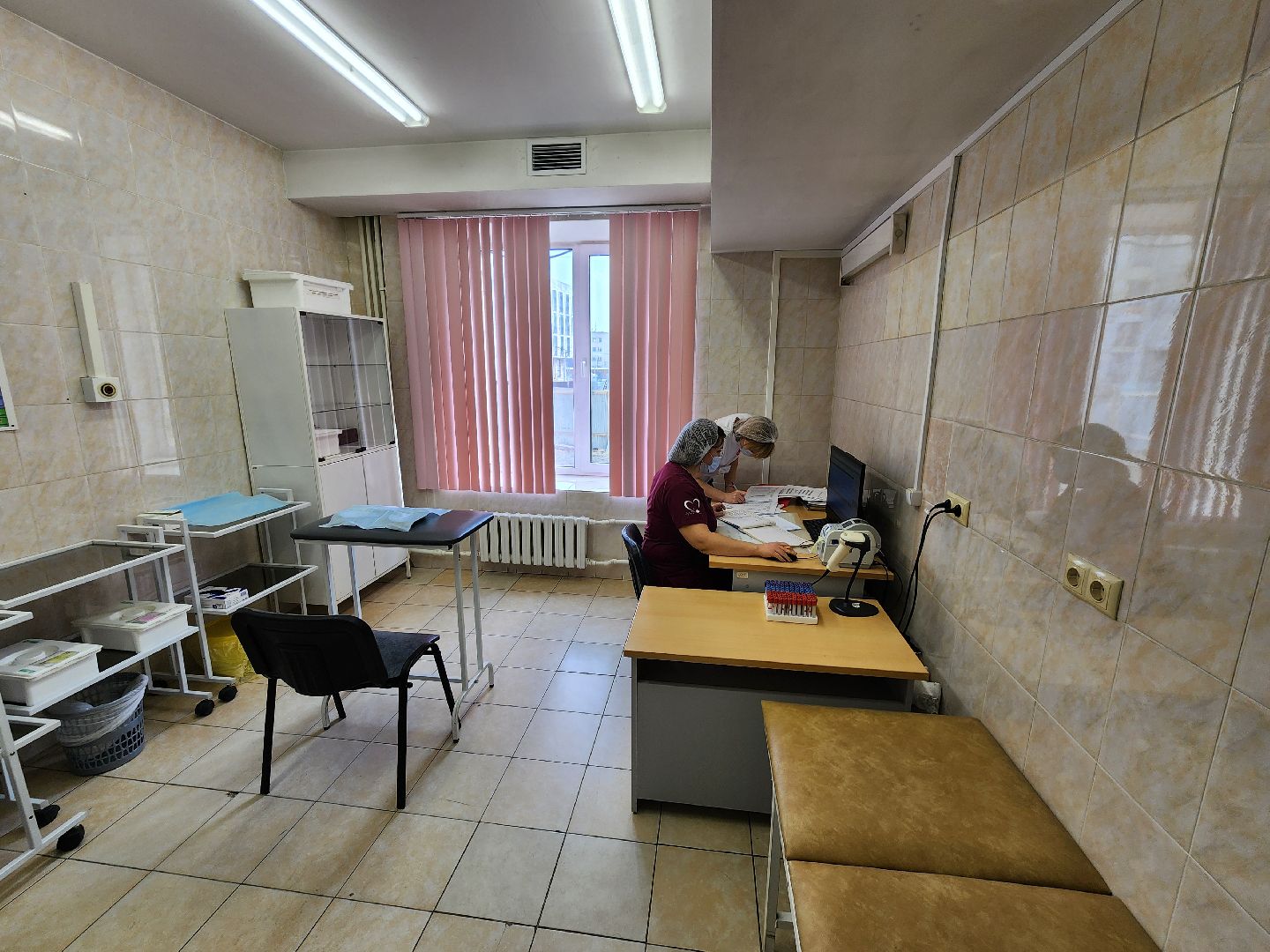 Чехов, взрослая поликлиника, ремонт, переезд врачей, новый адрес, кабинет прикрепления, кабинет вакцинации, ЭКГ, кабинет неотложной помощи,рентген-кабинет, часы работы,