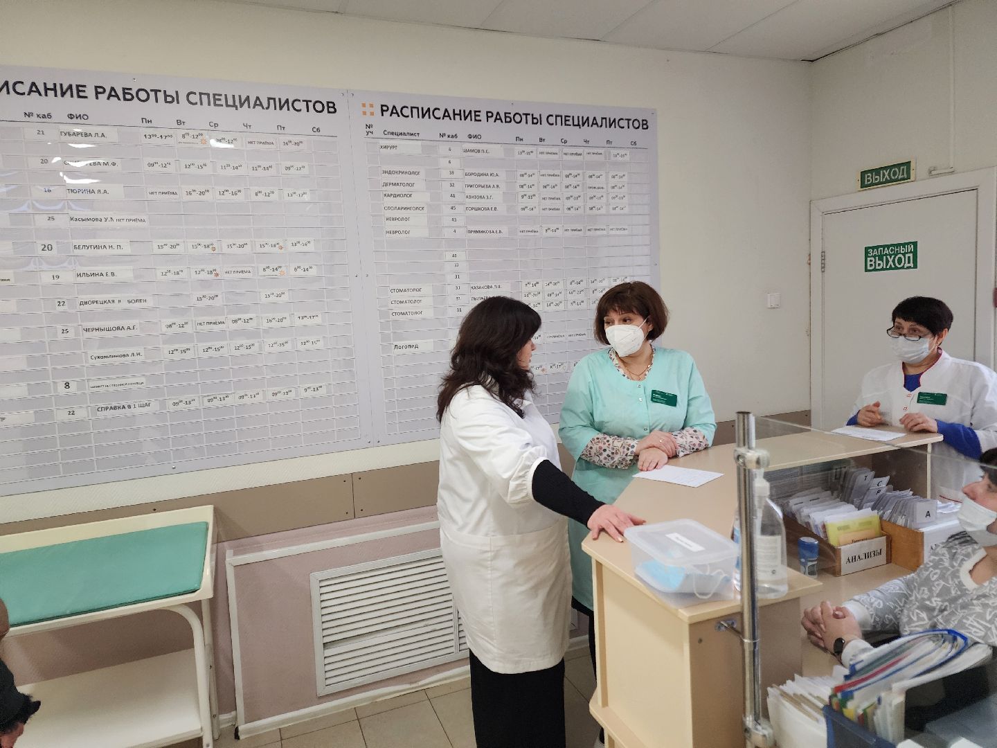 Чехов, взрослая поликлиника, ремонт, переезд врачей, новый адрес, кабинет прикрепления, кабинет вакцинации, ЭКГ, кабинет неотложной помощи,рентген-кабинет, часы работы,